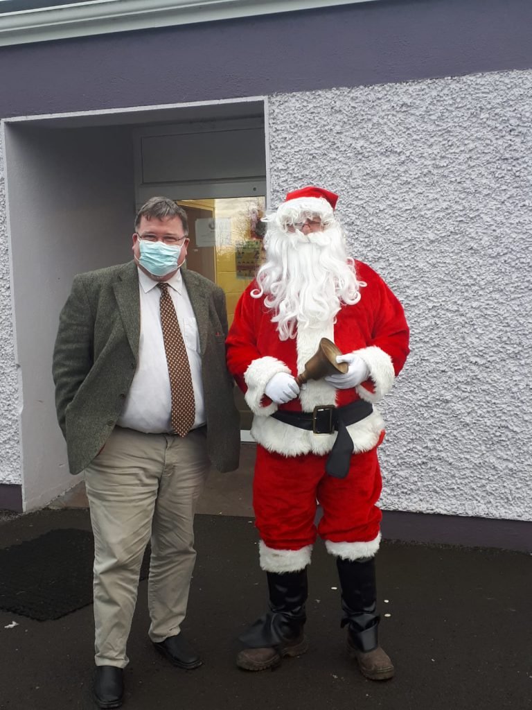 Mr O’Fearghail welcomes Santa to Collinstown NS