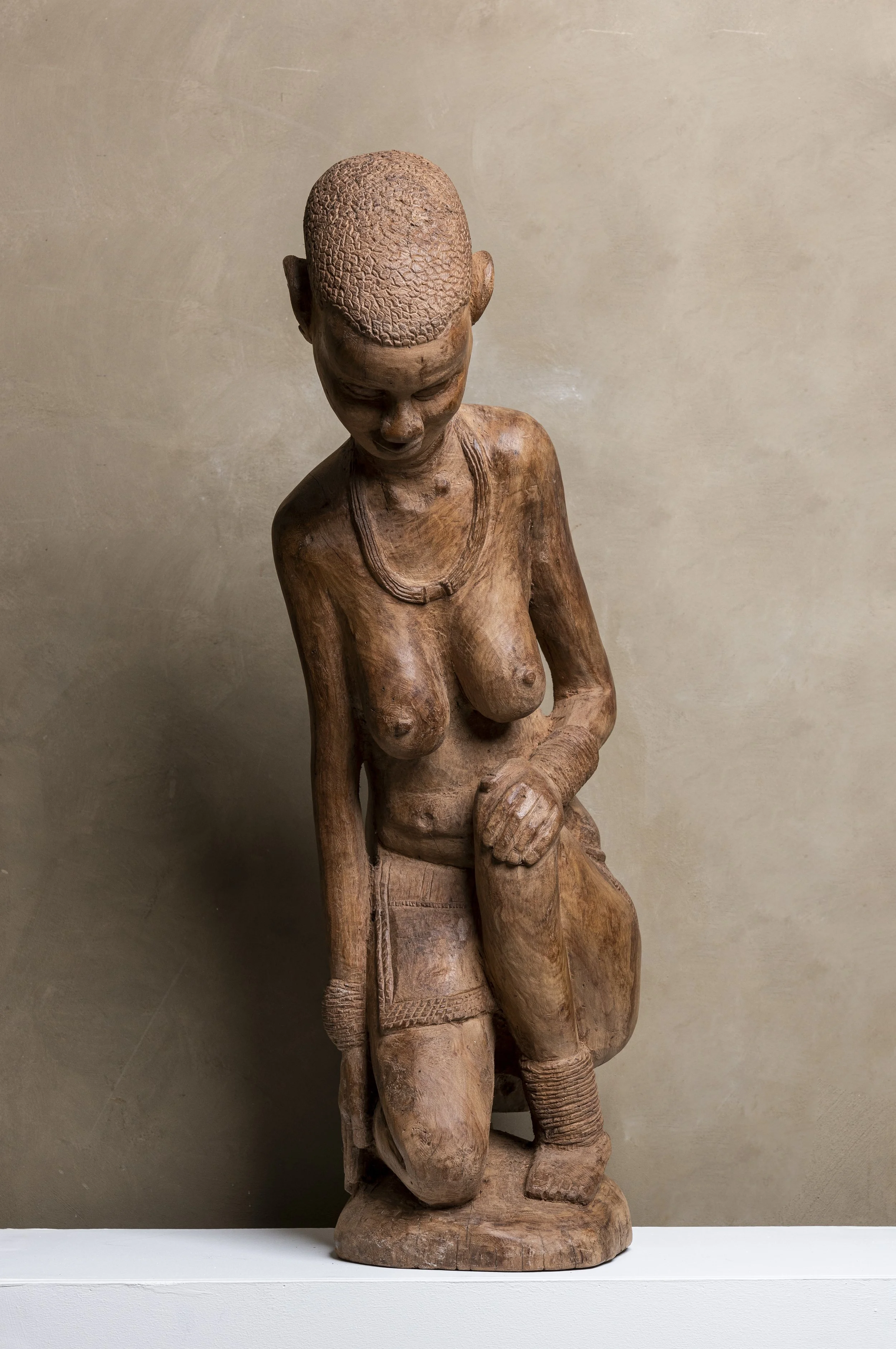 Noria Mabasa, Showing respect, 2022. Mtondo, 32 x 66 x 100 cm_Portrait.jpg
