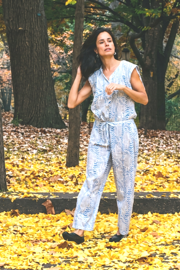 Raquel Dutra among autumn leaves