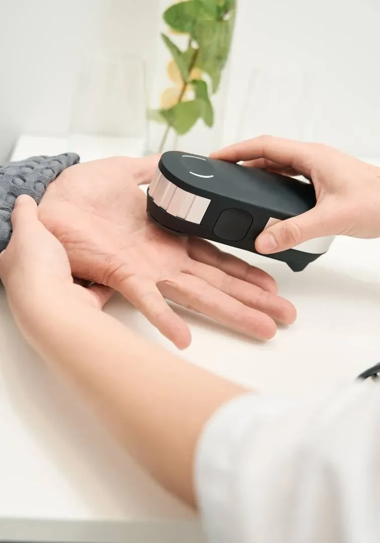 Oligoscan device on a palm