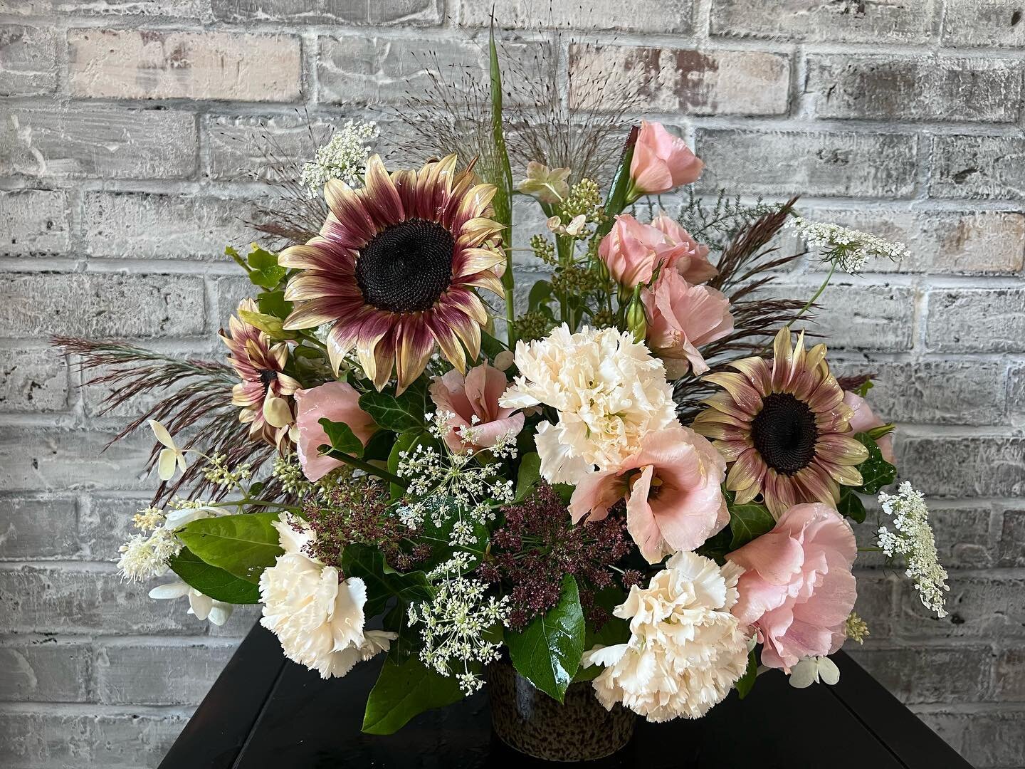 🌻Sympathy flowers🌻  These beautiful blooms are locally grown @averysflowerfarm !