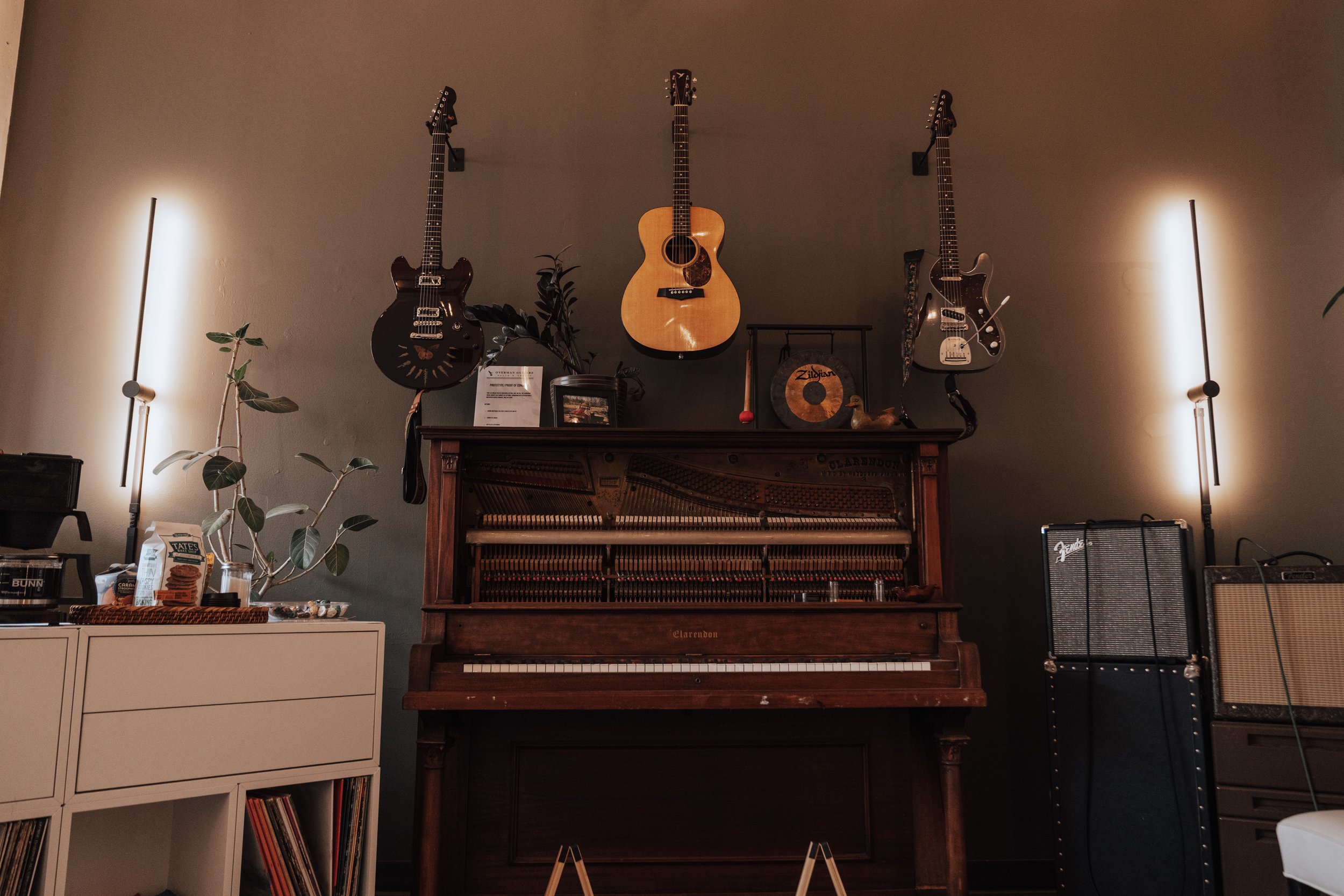 The Mojo of Music - Overman Guitars-12.jpg