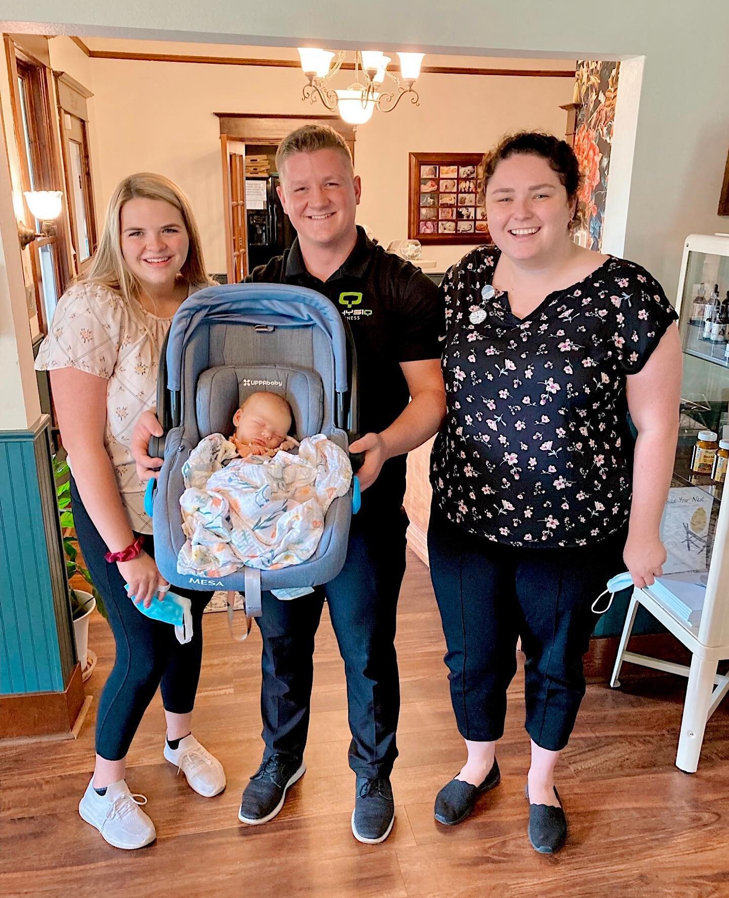 Flashback Friday to another sweet photo of a Bella Vie couple and their little one! 💗 

#baby #motherhood #sweet #thismamarockedit #fatherhood #parenthood #salem #welcome #dontbeastranger #mom #oregonbirthcenter #family #weloveourclients #birthwarri