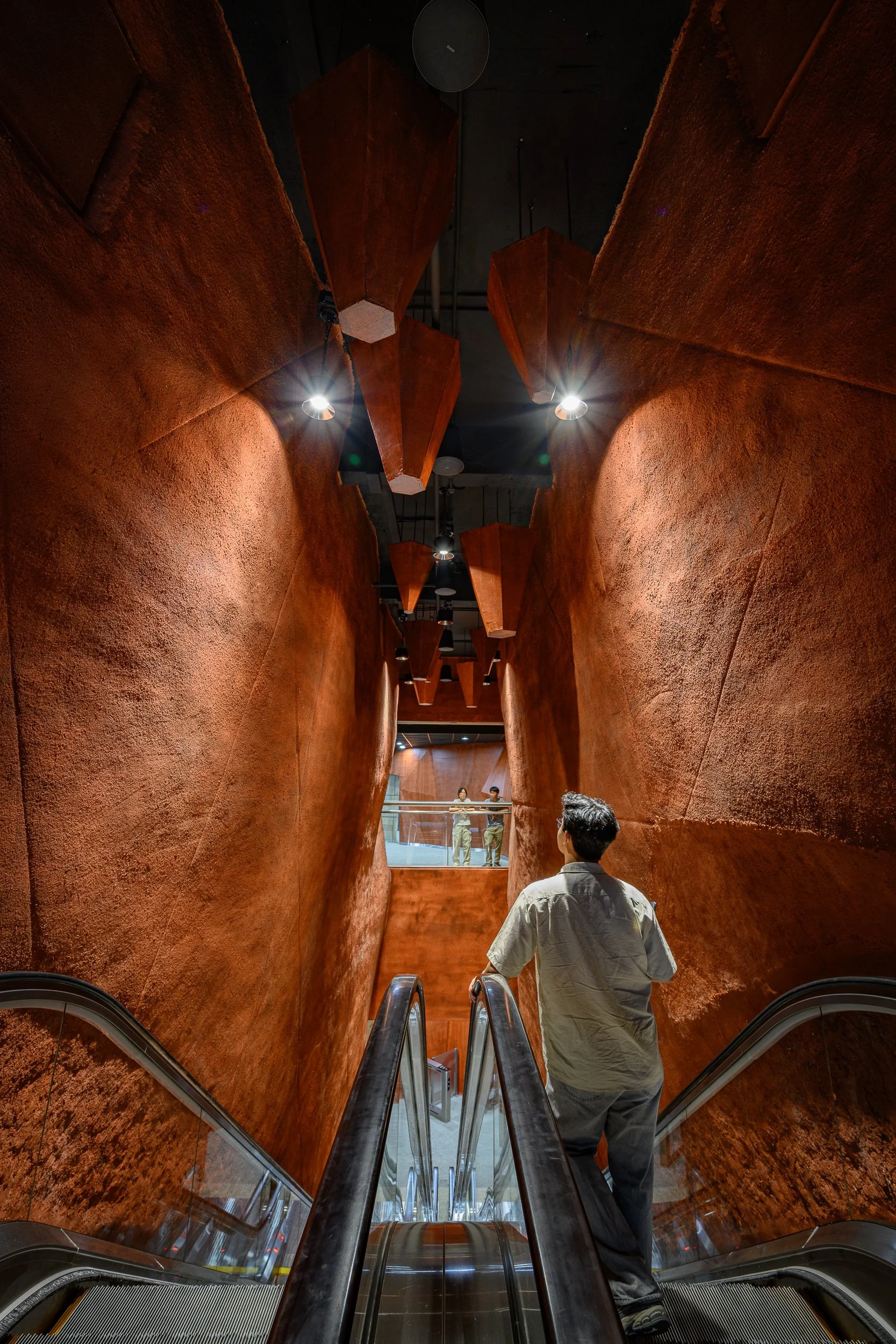 public-space-library-entrance-cave-008.jpg