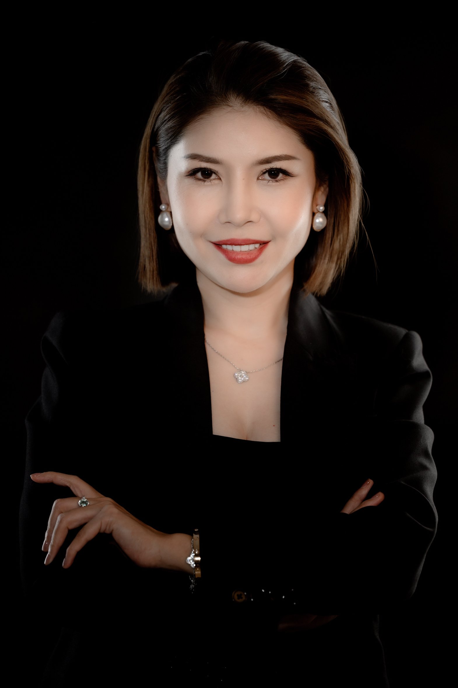 Corporate-female-excutive-professional-006.jpg