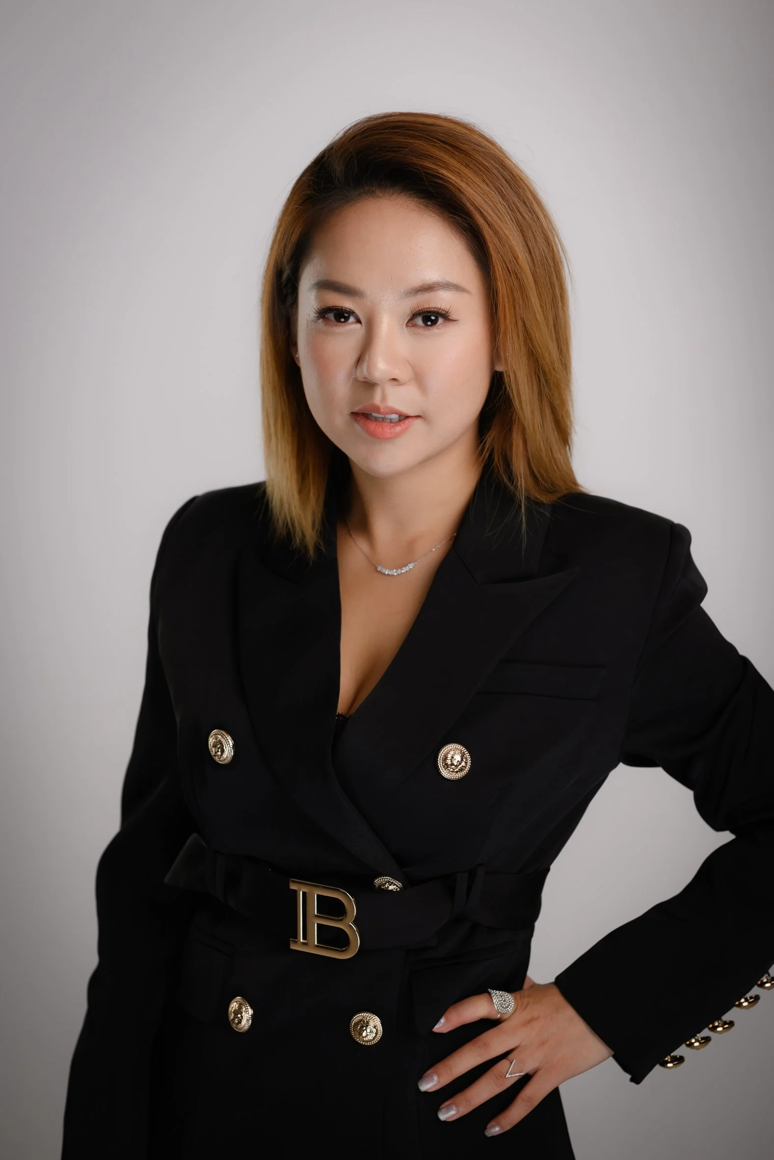 Corporate-female-excutive-professional-002.jpg