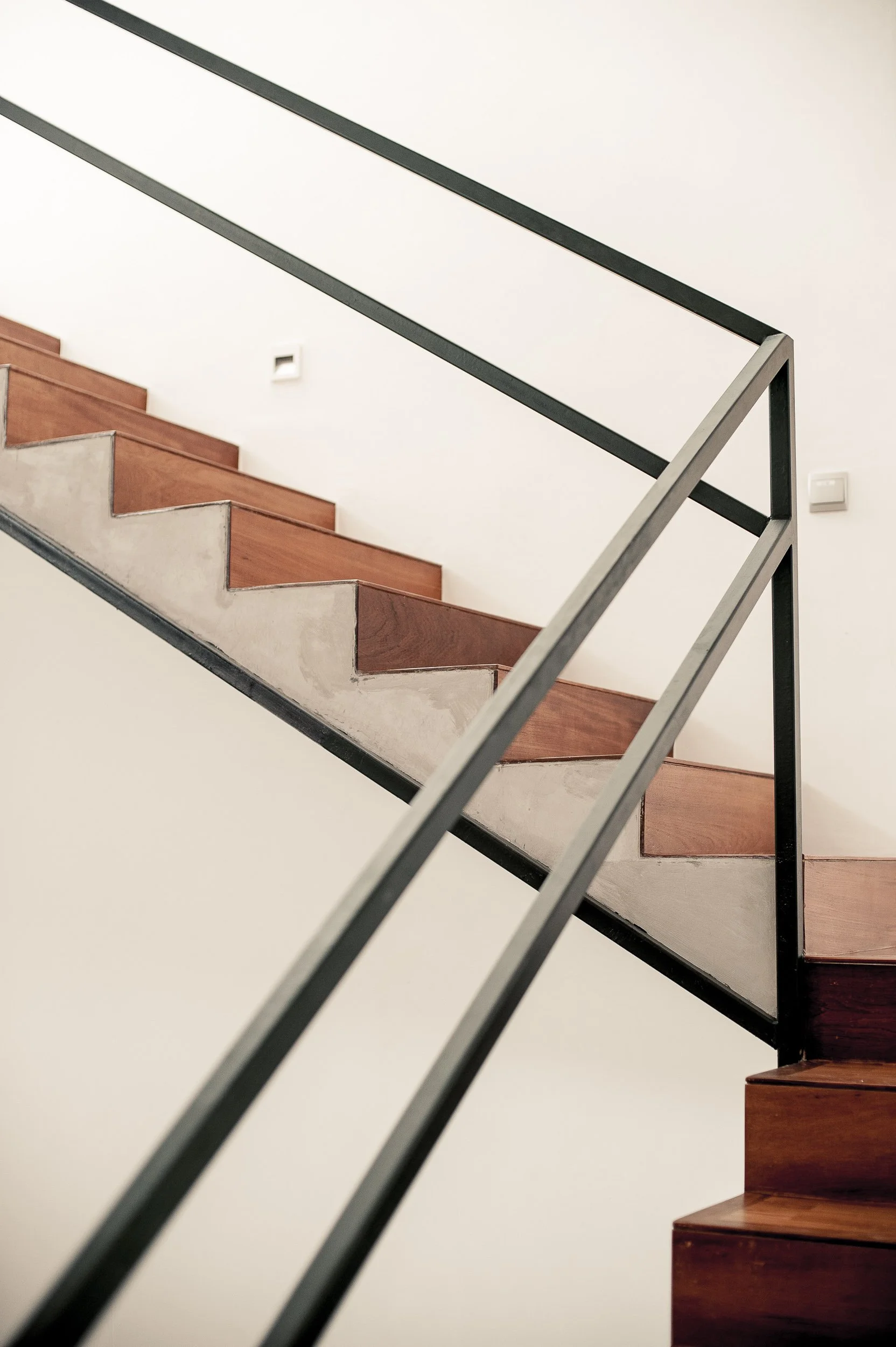 singapore-landed-property-stairs-brutalist-003.jpg