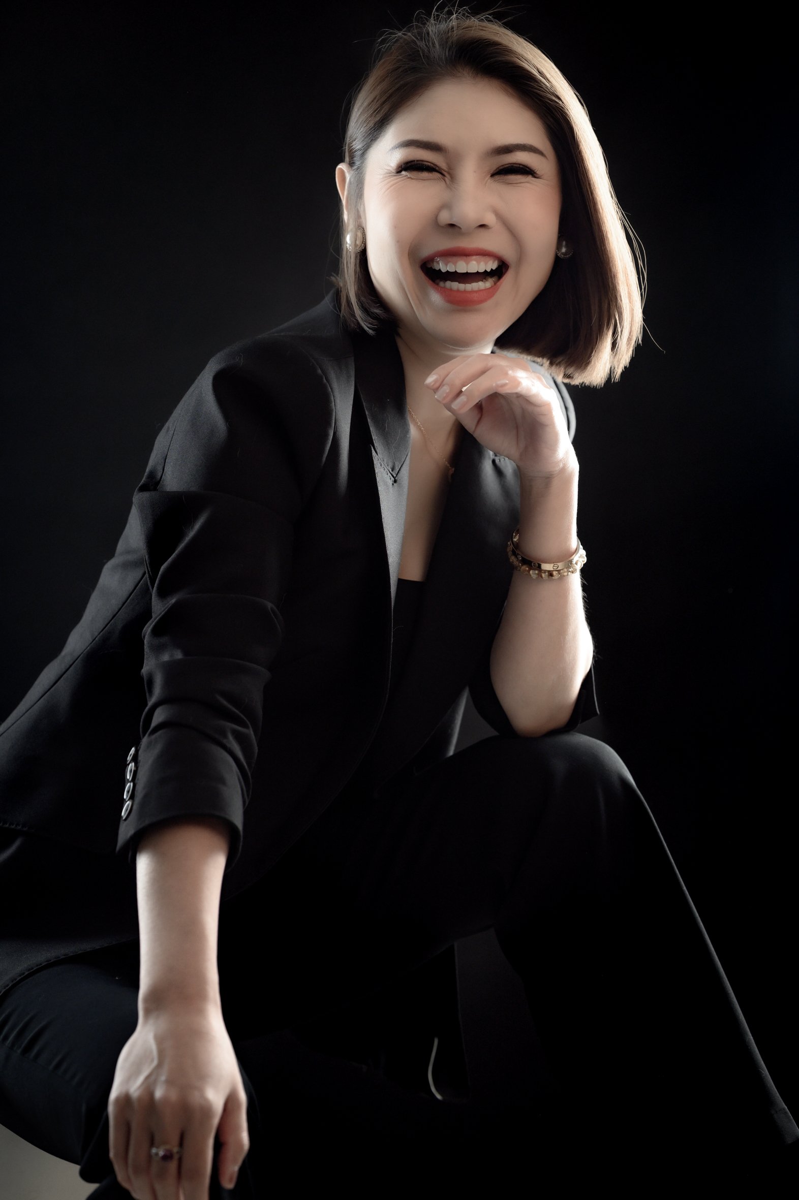 Corporate-female-excutive-professional-005.jpg
