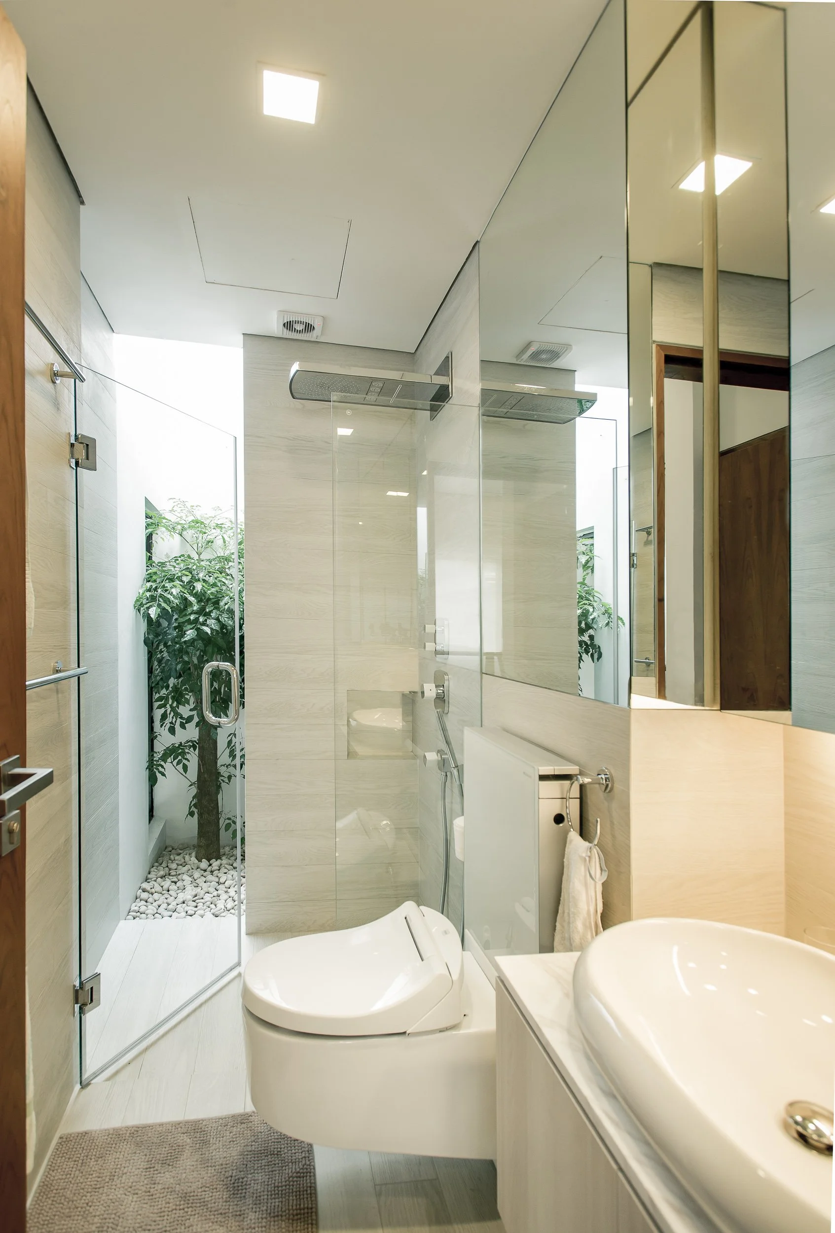 singapore-landed-property-toilets-001.jpg