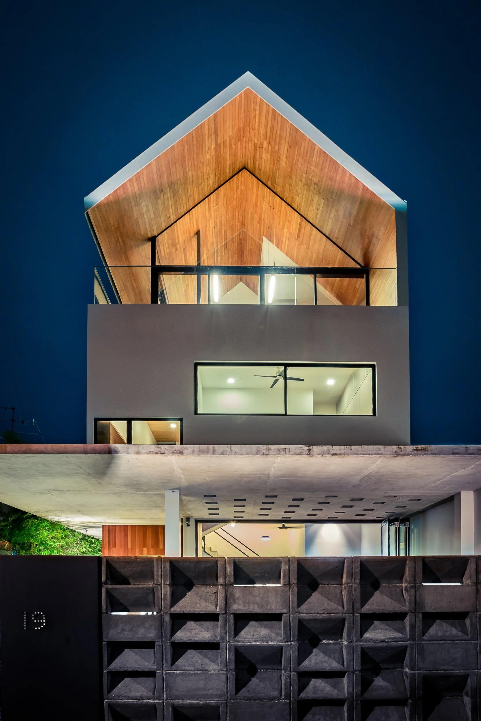 singapore-landed-property-exterior-modernist-night-002.jpg