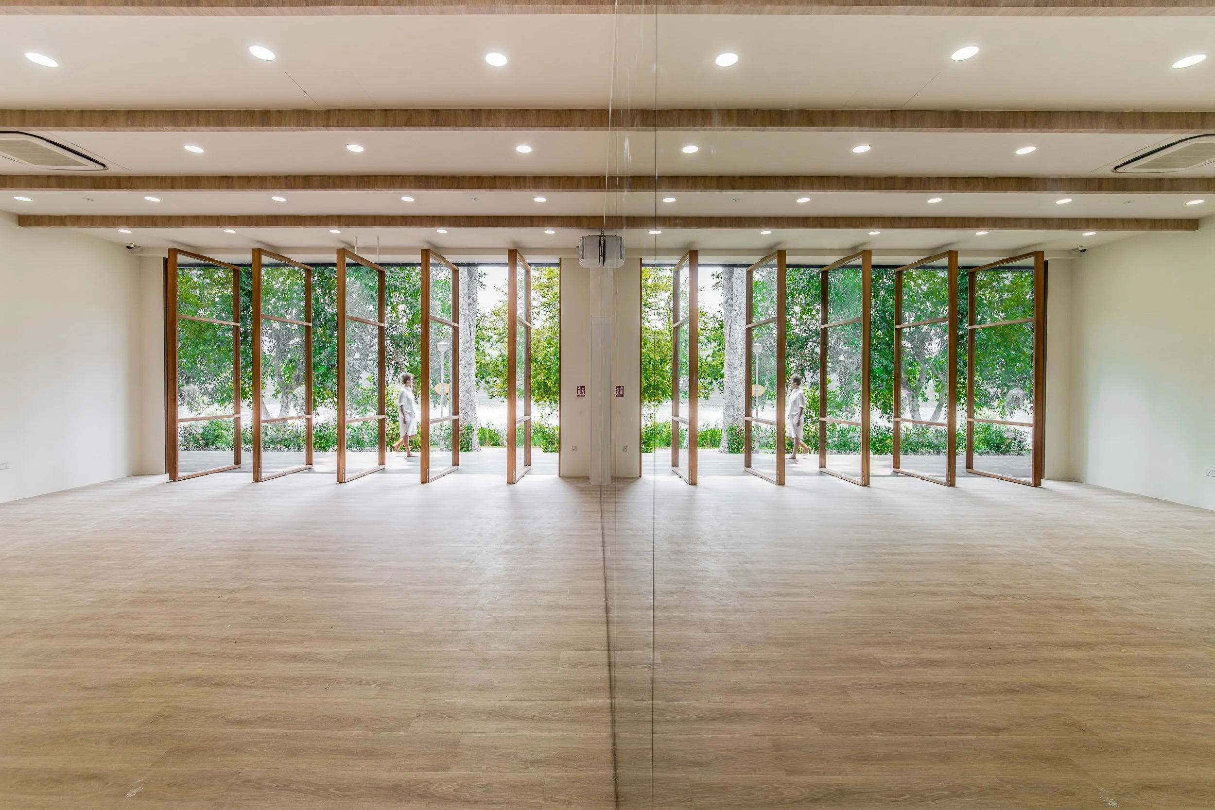 tzuchi-institutional-corridor-window-panel-006.jpg