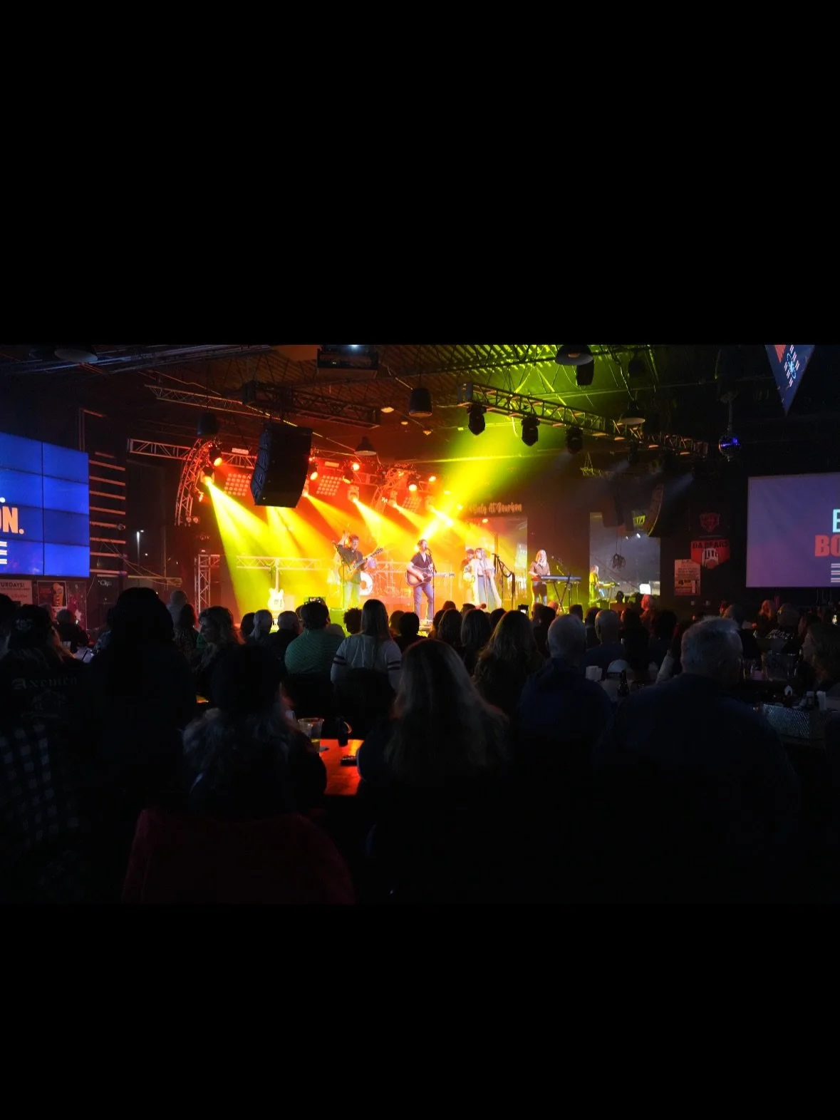 ‼️Next Friday‼️

We are coming back to @beverlyartcenter 🌼 

❄️Stay safe and warm this weekend!

Thank you @lawrence_edwin_mcintyre for stopping by and taking photos at @115bourbonstreet 🌼💛

#chicago #music #chicagomusic #fleetwoodmac #livemusic