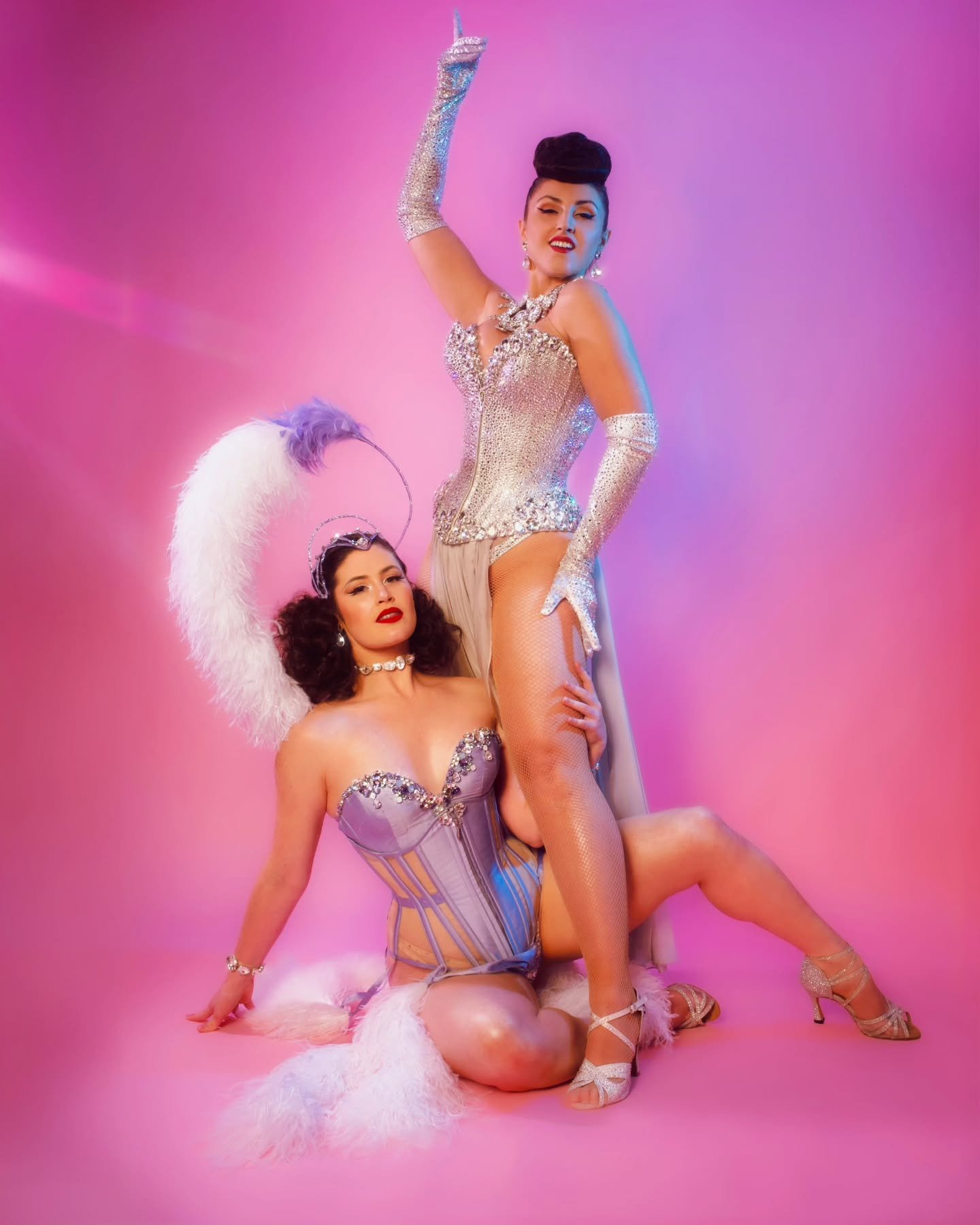 Living our best, most glamorous, showgirl lives, because life is too short not to. Your daily reminder to take up space &amp; keep shining, the world needs more of your sparkling light! ✨️💕

I LOVE collaborating with other artists (especially mega i