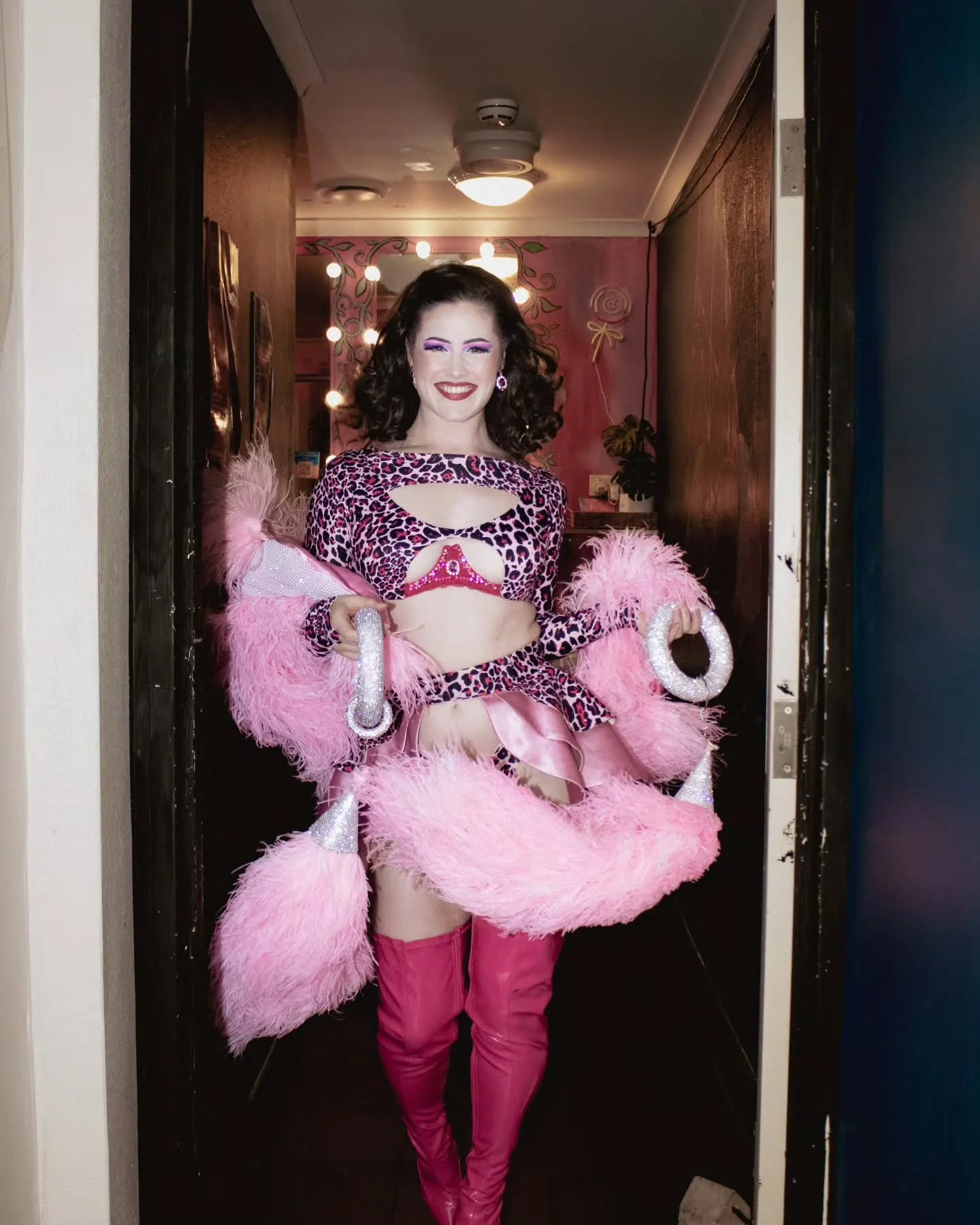 Living my best showgirl life in Newcastle (Australia) last week performing with @tuttifrutticba at @newcastlefringe 💕✨️

I've been having such a fabulous 4-week tour of Australia, and a huge THANK YOU to @tuttifrutticba for booking me for *8* shows 