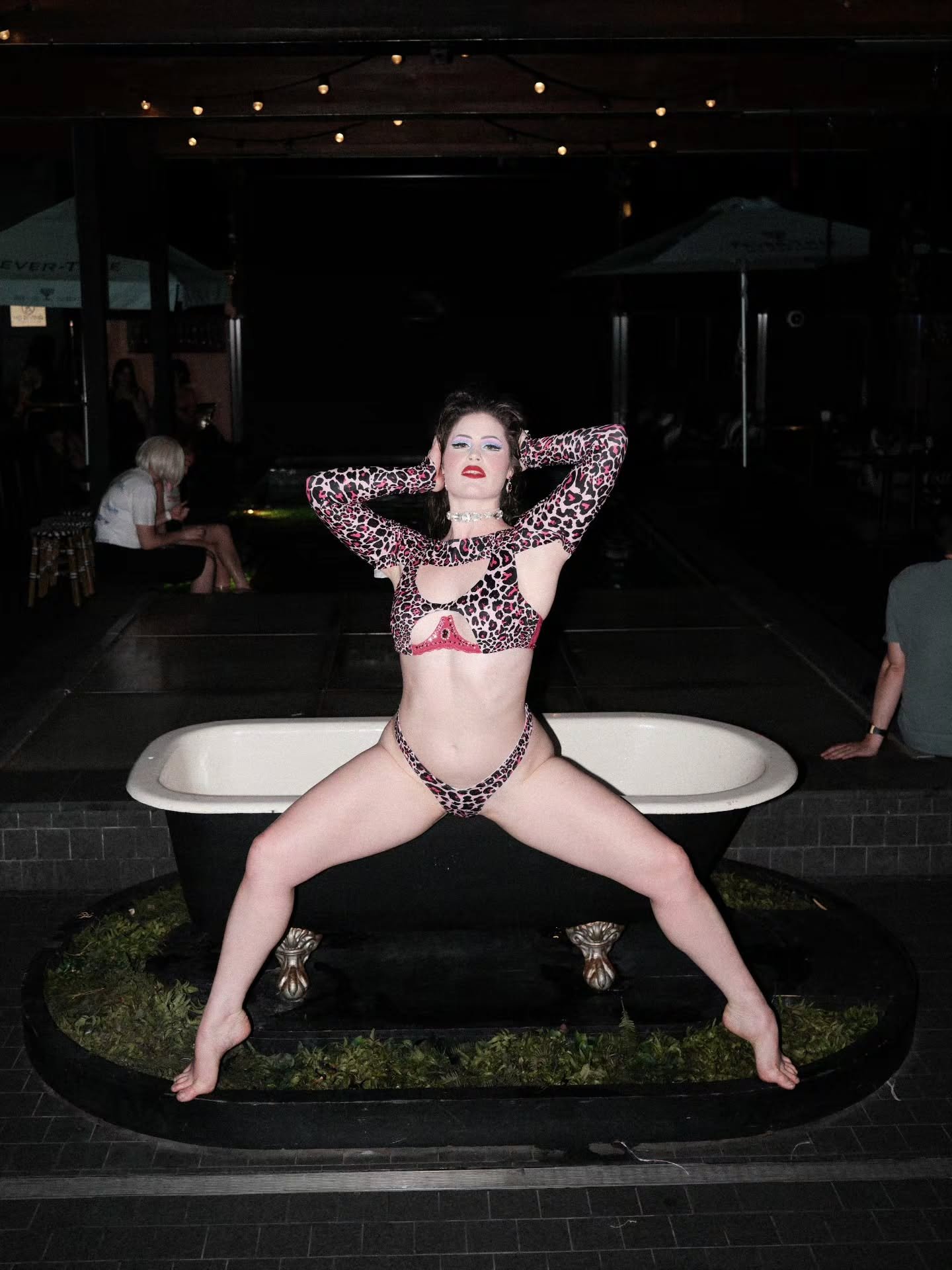 An unexpected post-show photoshoot in Adelaide with my new fave prop, with my new friend @pentaxian_exposures 🛁💕

💬 Comment which photo is your fave! (As per usual I cannot make a decision 😅)

After my last @tuttifrutticba show at @nineteentenadl