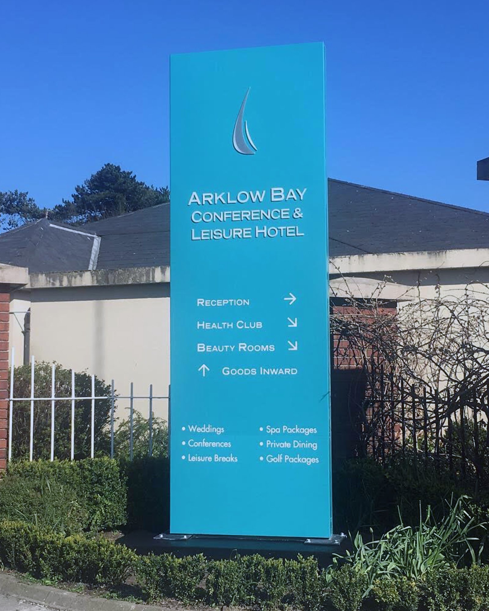 Landmark hotel, The Arklow Bay engaged Barrow Signs Ltd. to provide a new destination pylon signage at the front of their premises. In this case we prepared the concrete base and installed a 3.6m x 1m sign powdercoared in to match their corporate co