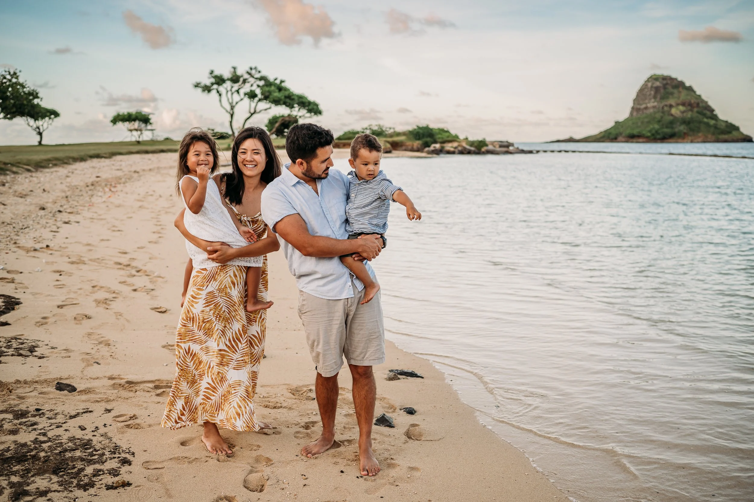 Kualoa-Regional-Park-family-photos-sarah-elizabeth-photos-and-film-oahu-hawaii-family-photographer-.jpg