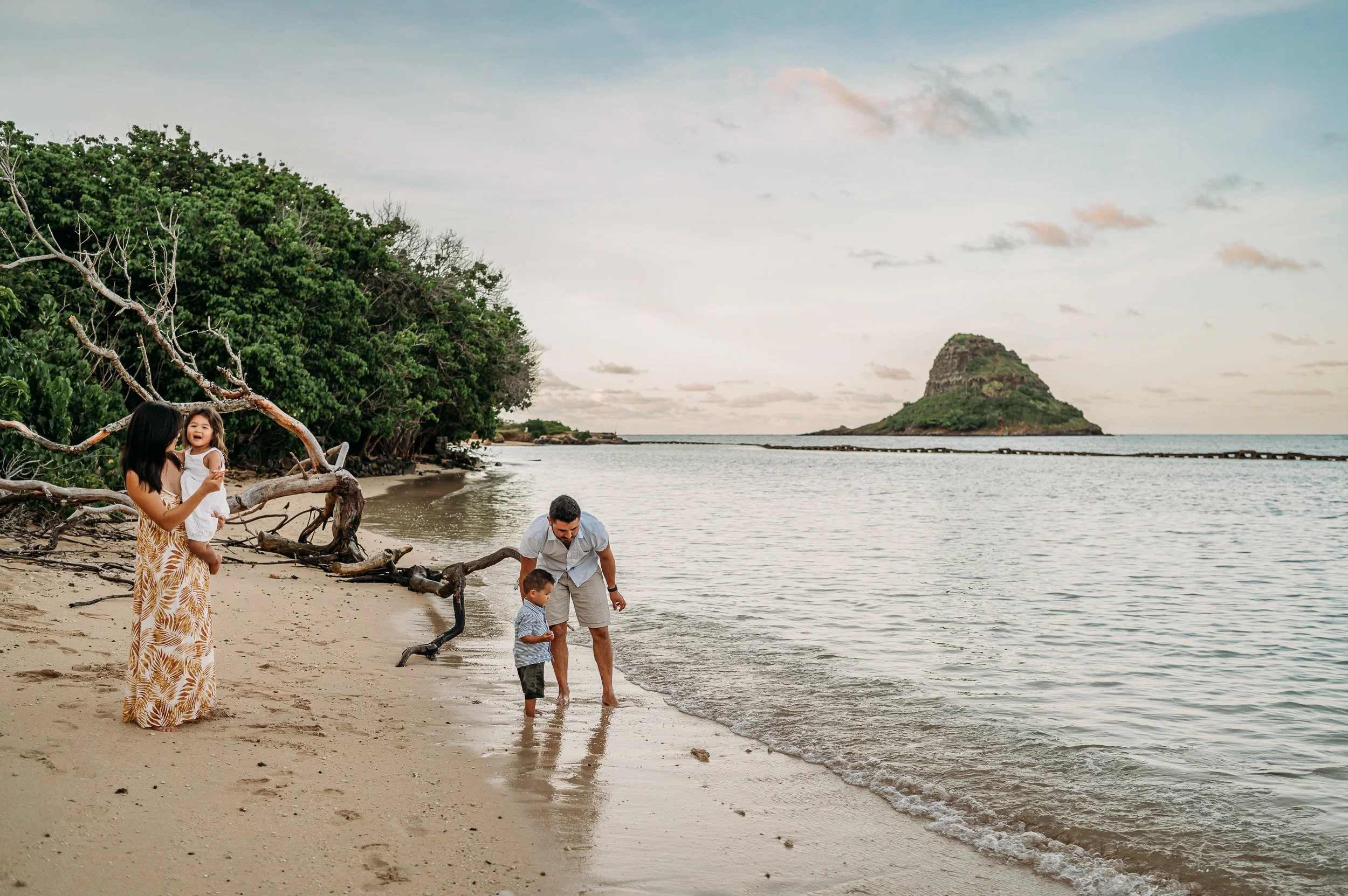 Kualoa-Regional-Park-family-photos-sarah-elizabeth-photos-and-film-oahu-hawaii-family-photographer-7033.jpg