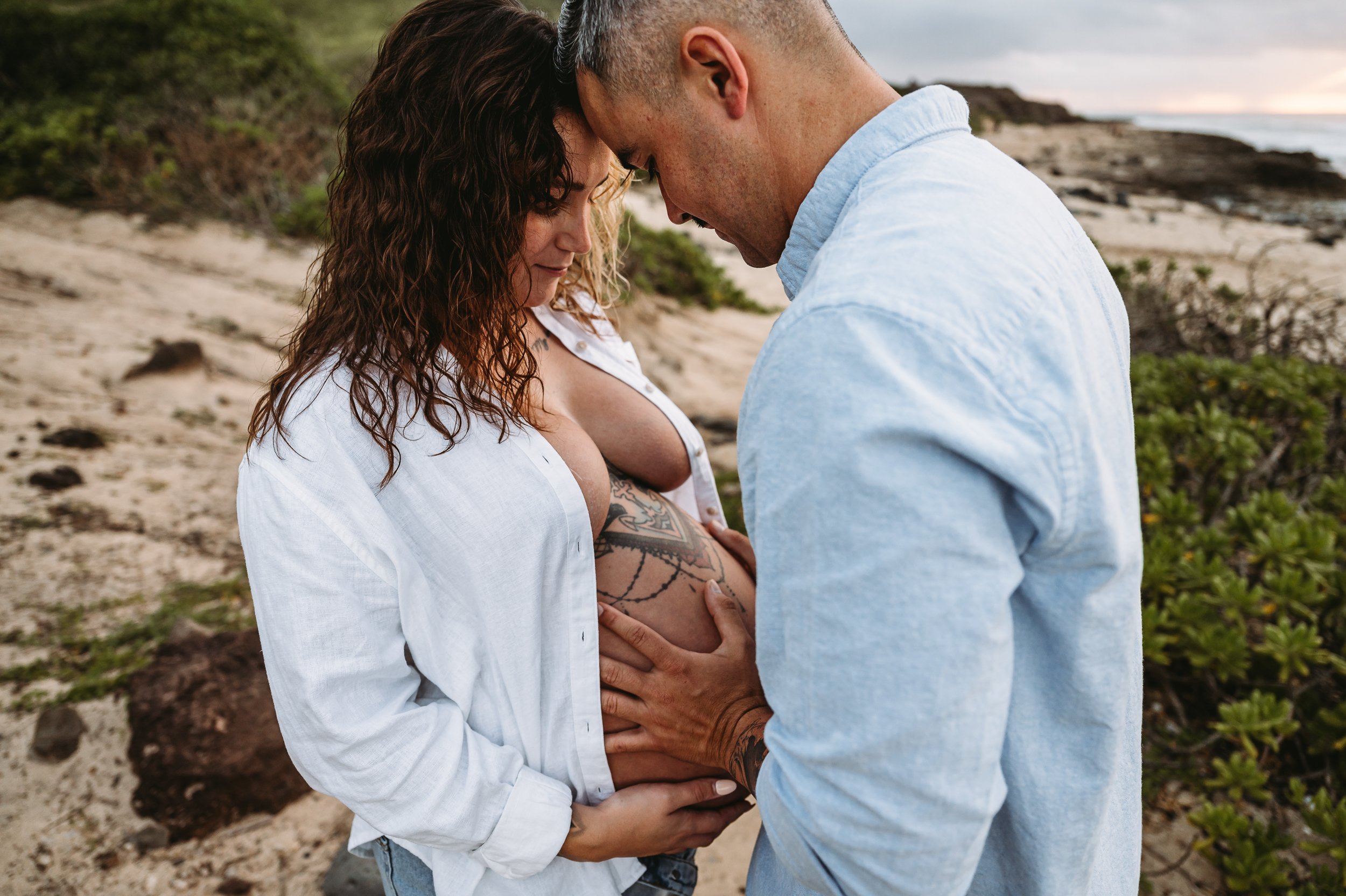 intimate-motherhood-raw-maternity-session-nude-oahu-hawaii-sarah-elizabeth-photos-and-film-maternity-photographer--2.jpg