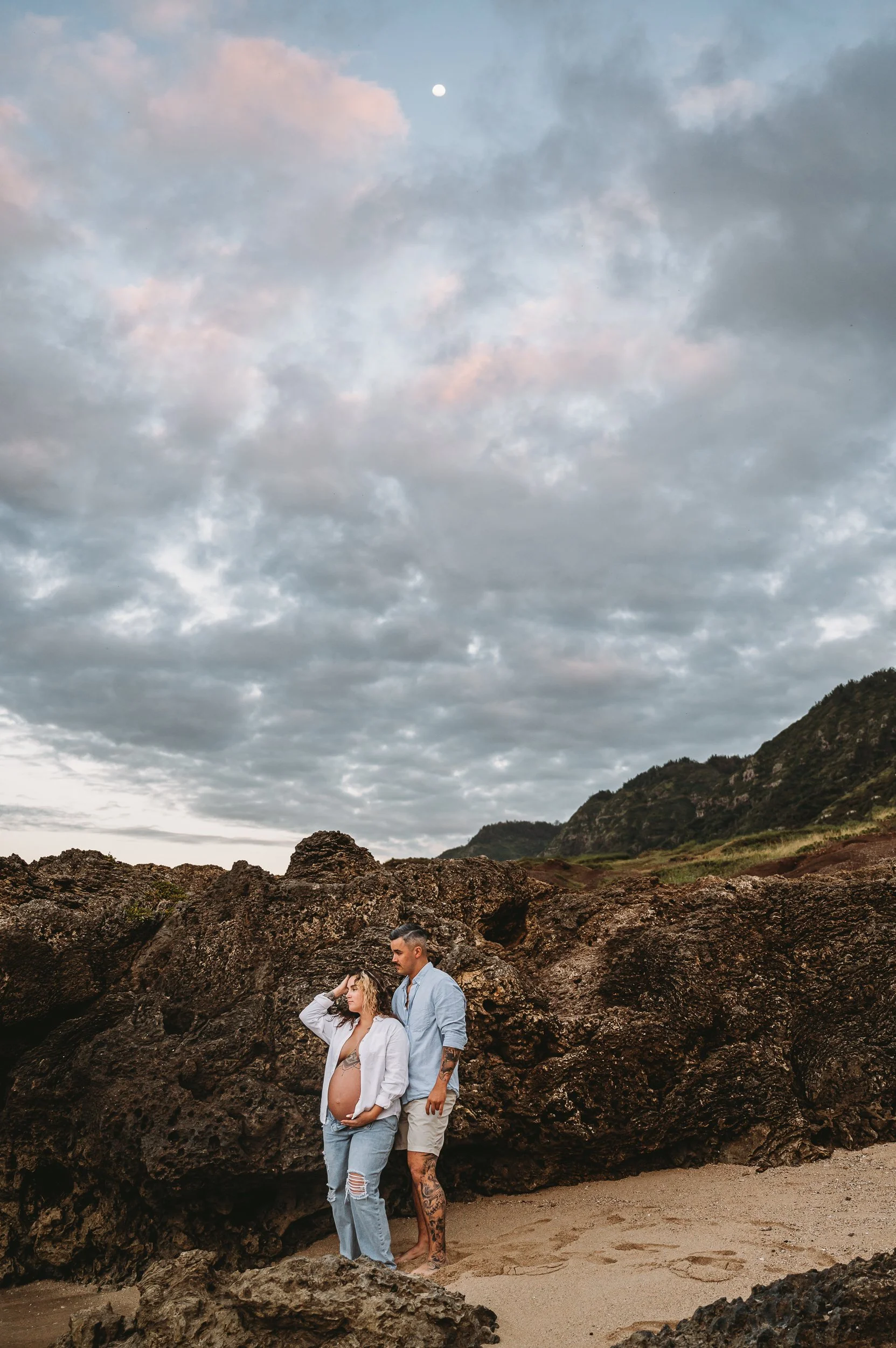 intimate-motherhood-raw-maternity-session-nude-oahu-hawaii-sarah-elizabeth-photos-and-film-maternity-photographer--3.jpg