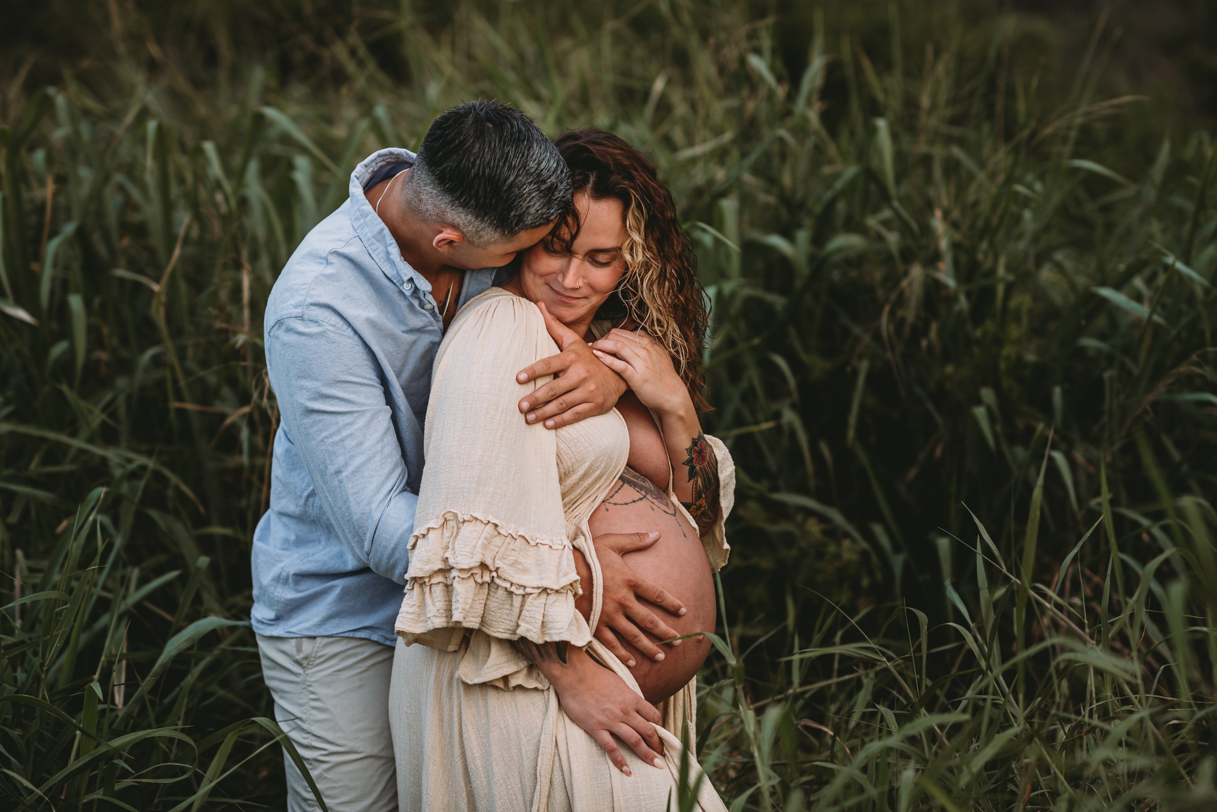 intimate-motherhood-raw-maternity-session-nude-oahu-hawaii-sarah-elizabeth-photos-and-film-maternity-photographer-6813.jpg