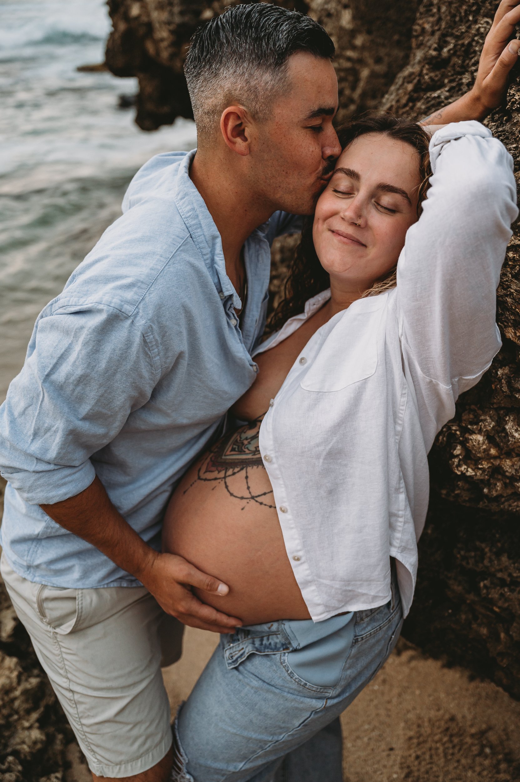 intimate-motherhood-raw-maternity-session-nude-oahu-hawaii-sarah-elizabeth-photos-and-film-maternity-photographer-3899.jpg