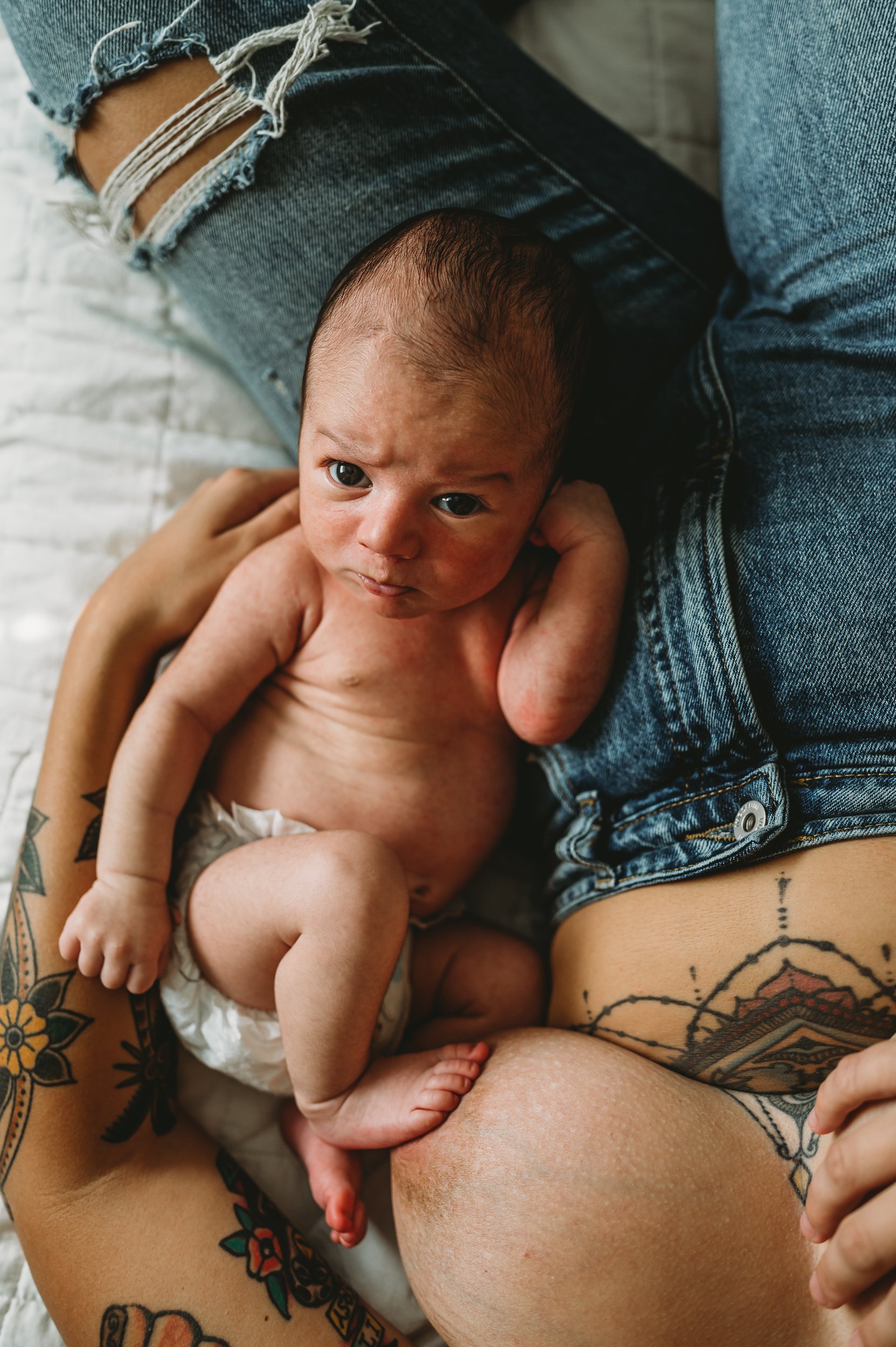 Intimate-Motherhood-Lifestyle-Newborn-in-home-photo-session-Oahu-Sarah-Elizabeth-Photos-and-Film-newborn-photographer--5.jpg