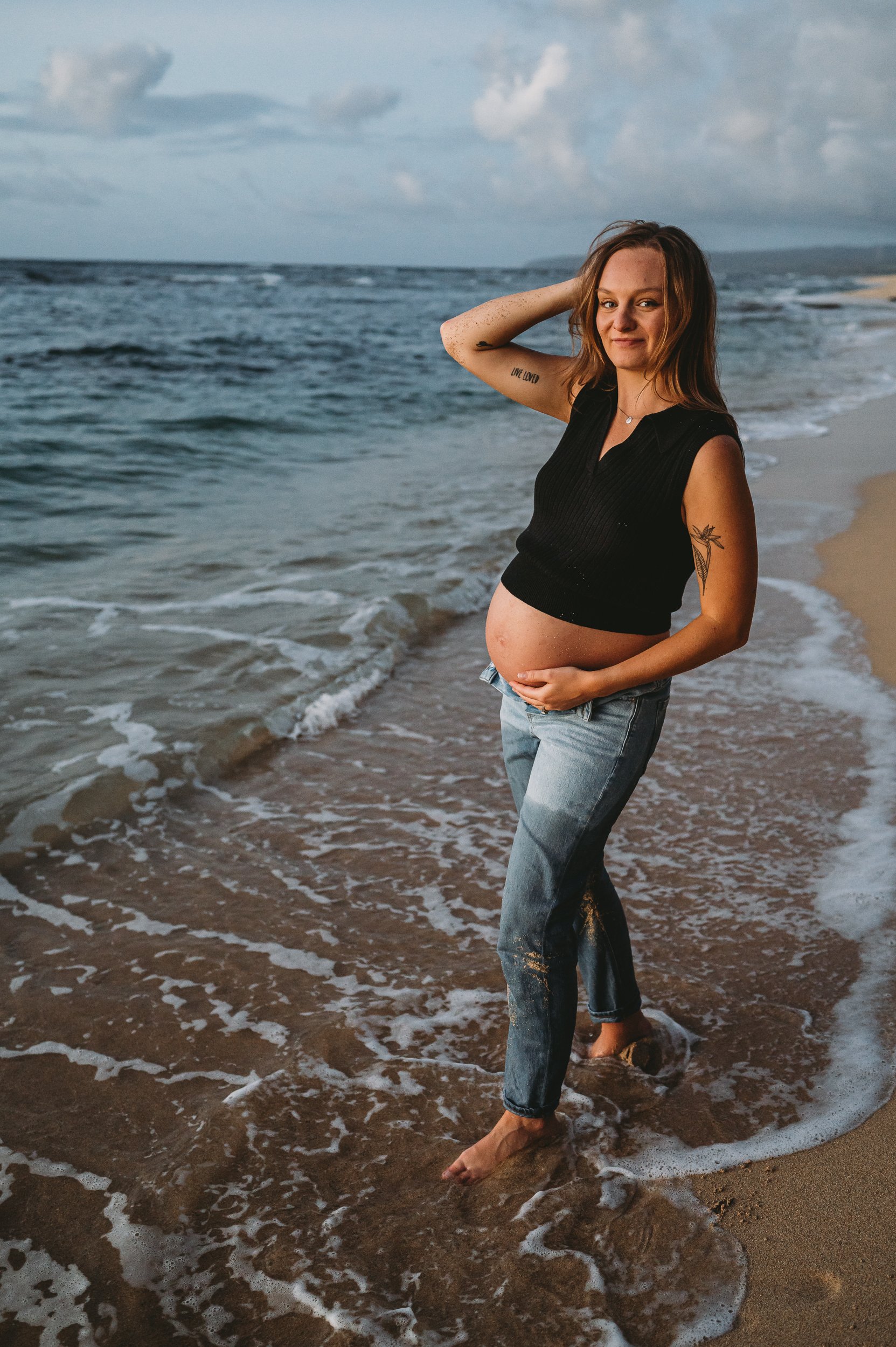 maternity-session-north-shore-polo-beach-casual-jeans-tshirt-sarah-elizabeth-photos-and-film-oahu-hawaii-maternity-photographer-2212.jpg