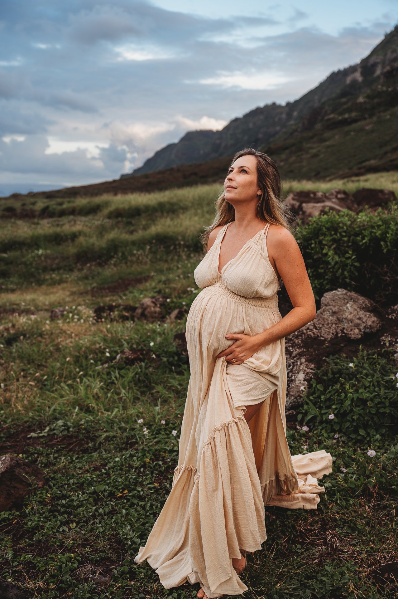Kaena-Point-North-Shore-Oahu-Hawaii-Maternity-Session-Flower-Crown-Gown-Sarah-Elizabeth-Photos-and-film-maternity--14.jpg