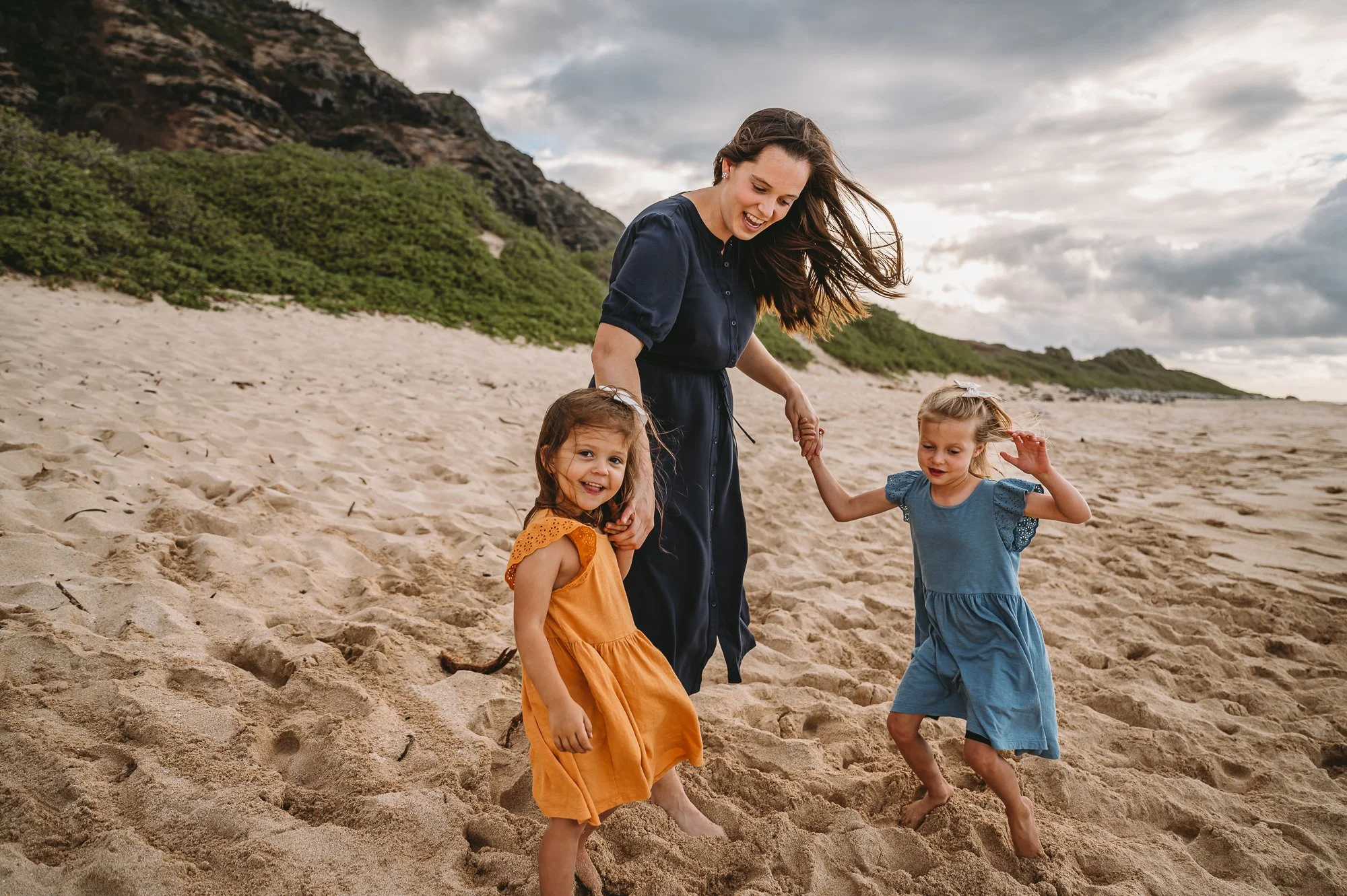 North-shore-oahu-family-of-five-beach-photos-mom-pregnant-sarah-elizabeth-photos-and-film-1916.jpg