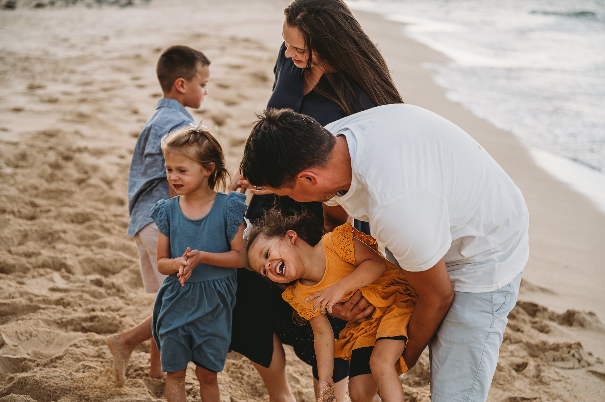 North-shore-oahu-family-of-five-beach-photos-mom-pregnant-sarah-elizabeth-photos-and-film-2028.jpg