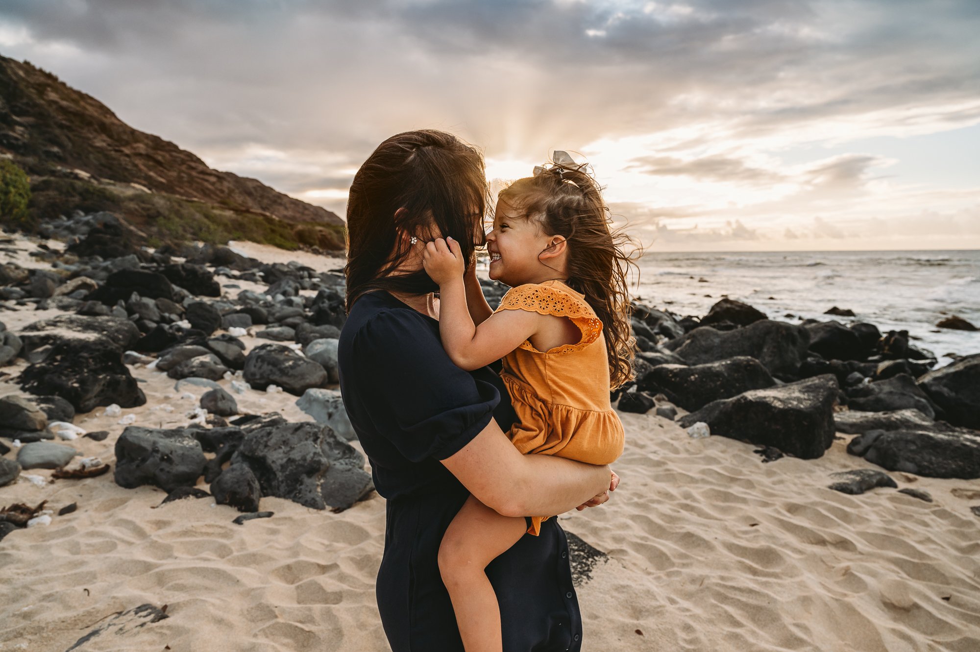 North-shore-oahu-family-of-five-beach-photos-mom-pregnant-sarah-elizabeth-photos-and-film--6.jpg