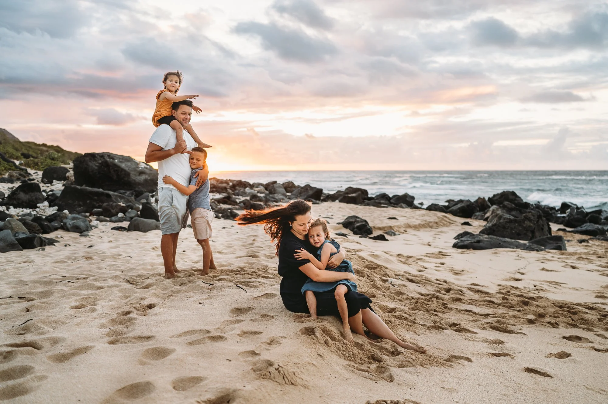 North-shore-oahu-family-of-five-beach-photos-mom-pregnant-sarah-elizabeth-photos-and-film--13.jpg