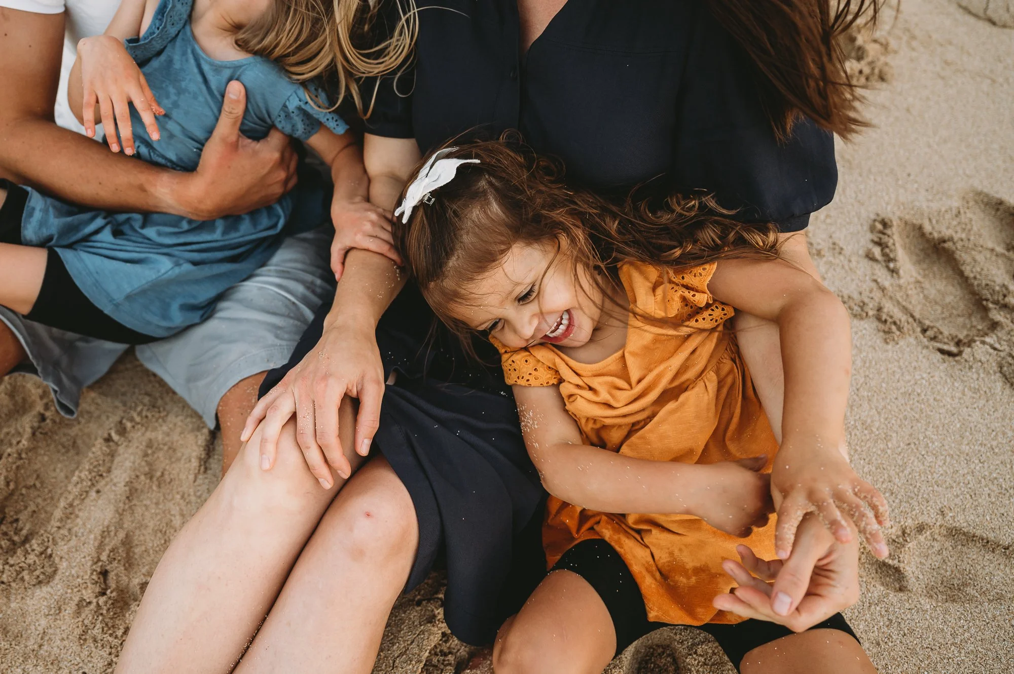 North-shore-oahu-family-of-five-beach-photos-mom-pregnant-sarah-elizabeth-photos-and-film-2590.jpg