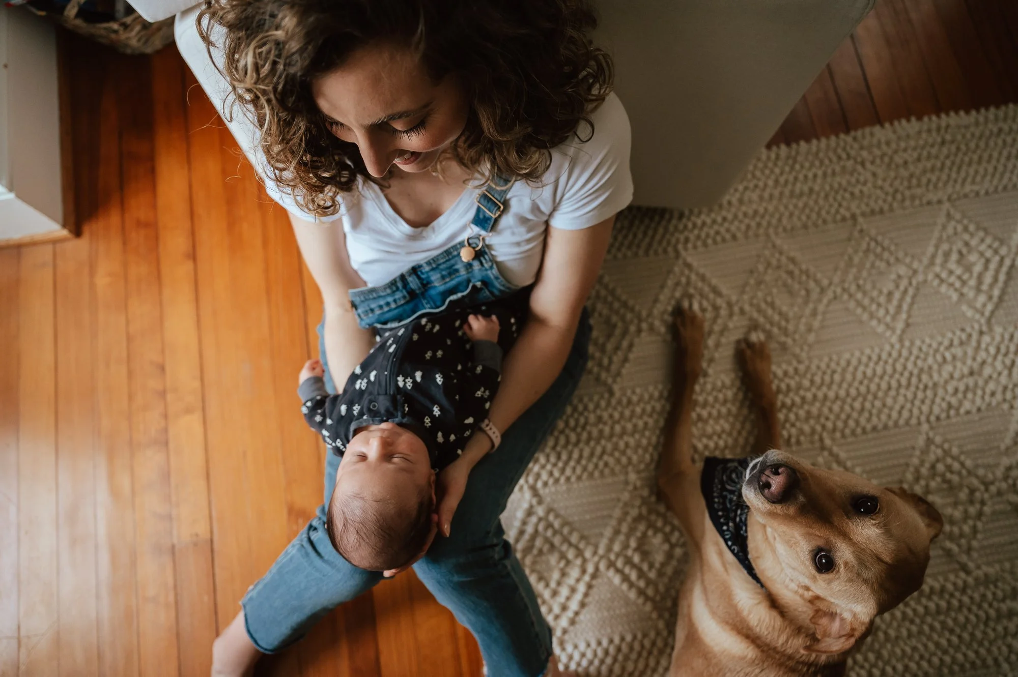 in-home-newborn-photo-session-family-of-three-with-dog-cozy-cuddly-organic-casual-nursery-kitchen-living-room-sarah-elizabeth-photos-and-film-el-paso-newborn-photographer9593.jpg
