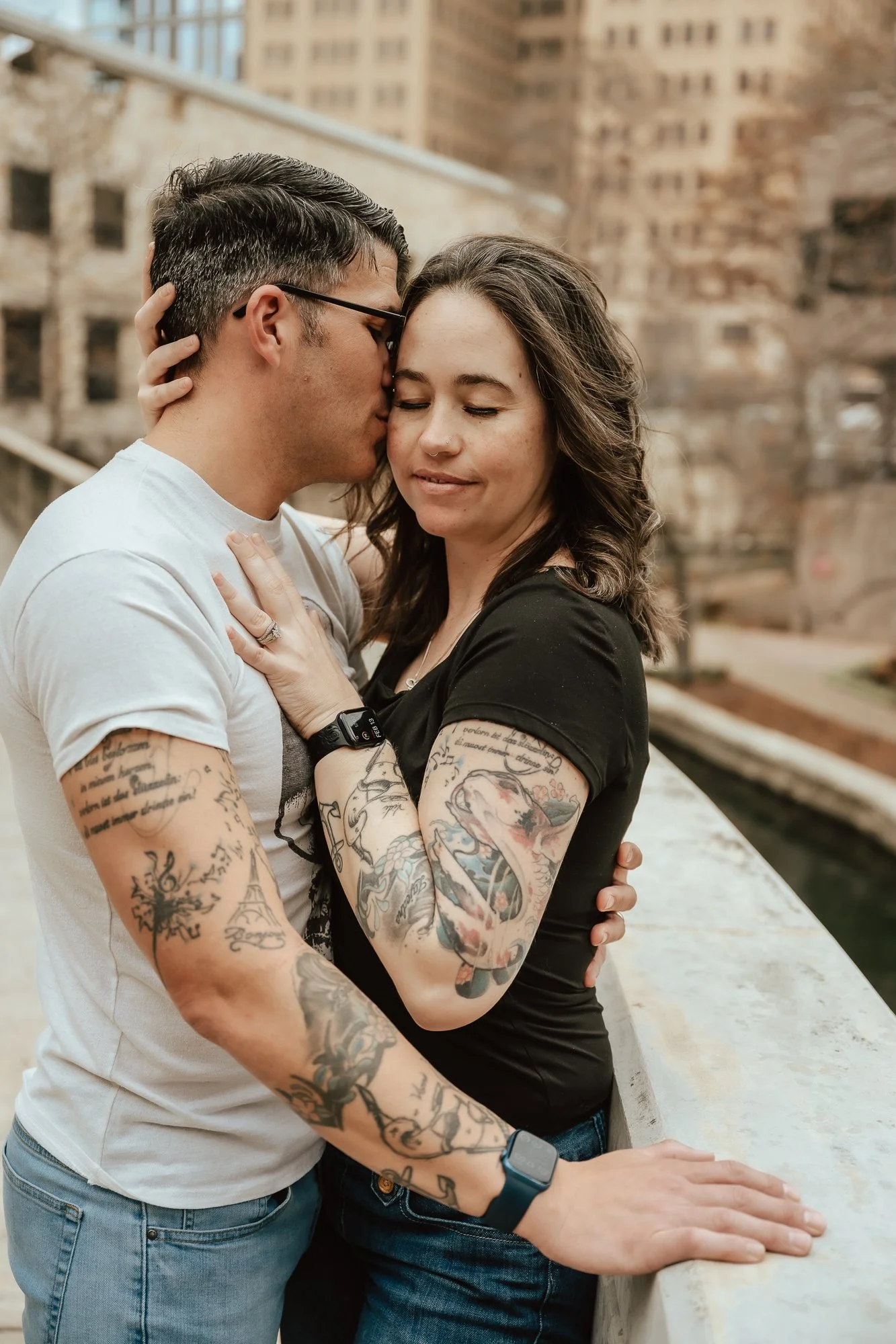 San-Antonio-River-Walk-Casual-couples-photos-downtown-jeans-sarah-elizabeth-photos-and-film-family-couples-photographer5689.jpg