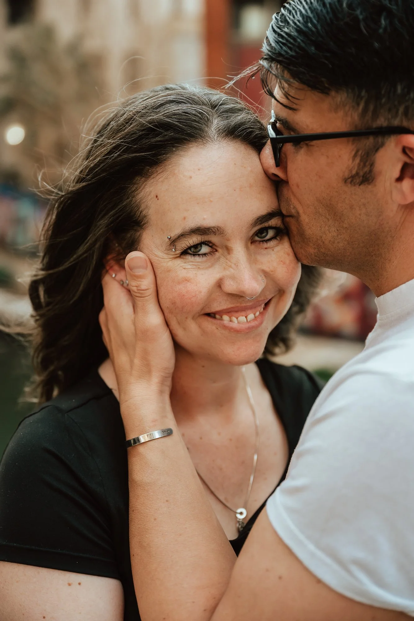 San-Antonio-River-Walk-Casual-couples-photos-downtown-jeans-sarah-elizabeth-photos-and-film-family-couples-photographer6402.jpg