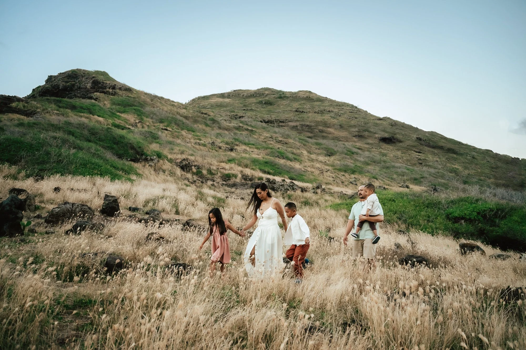 family-of-five-relaxed-adventure-photo-session-beach-grass-hill-romantic-organic-playful-sarah-elizabeth-photos-and-film-el-paso-texas-family-photographer-2.jpg