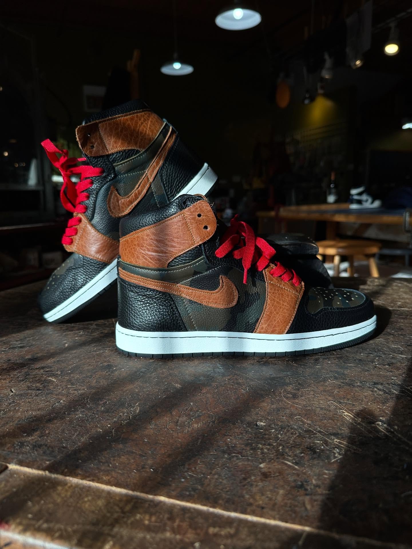 Last week I spent 5 days in Chicago making this pair of Jordan1s from scratch. I have always looooved shoes, and Ive been hunting for a new creative outlet for a while. Ive been feeling the need to learn something completely new. I took a few sewing 
