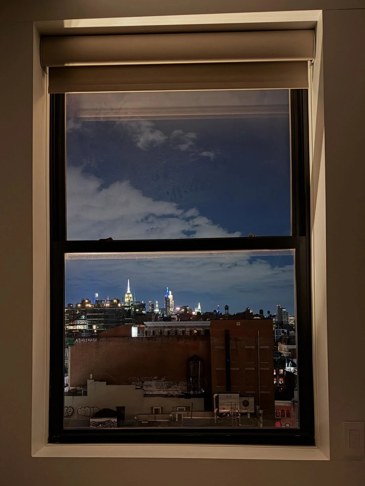 24HRSinNYC. 
world class chats with Jamasa. 
Finally made it to @momofukunoodlebar 
And all the New York views.
(a little too early for the Rockefeller Christmas tree tho🤣) 
GAH I LOVE it here.