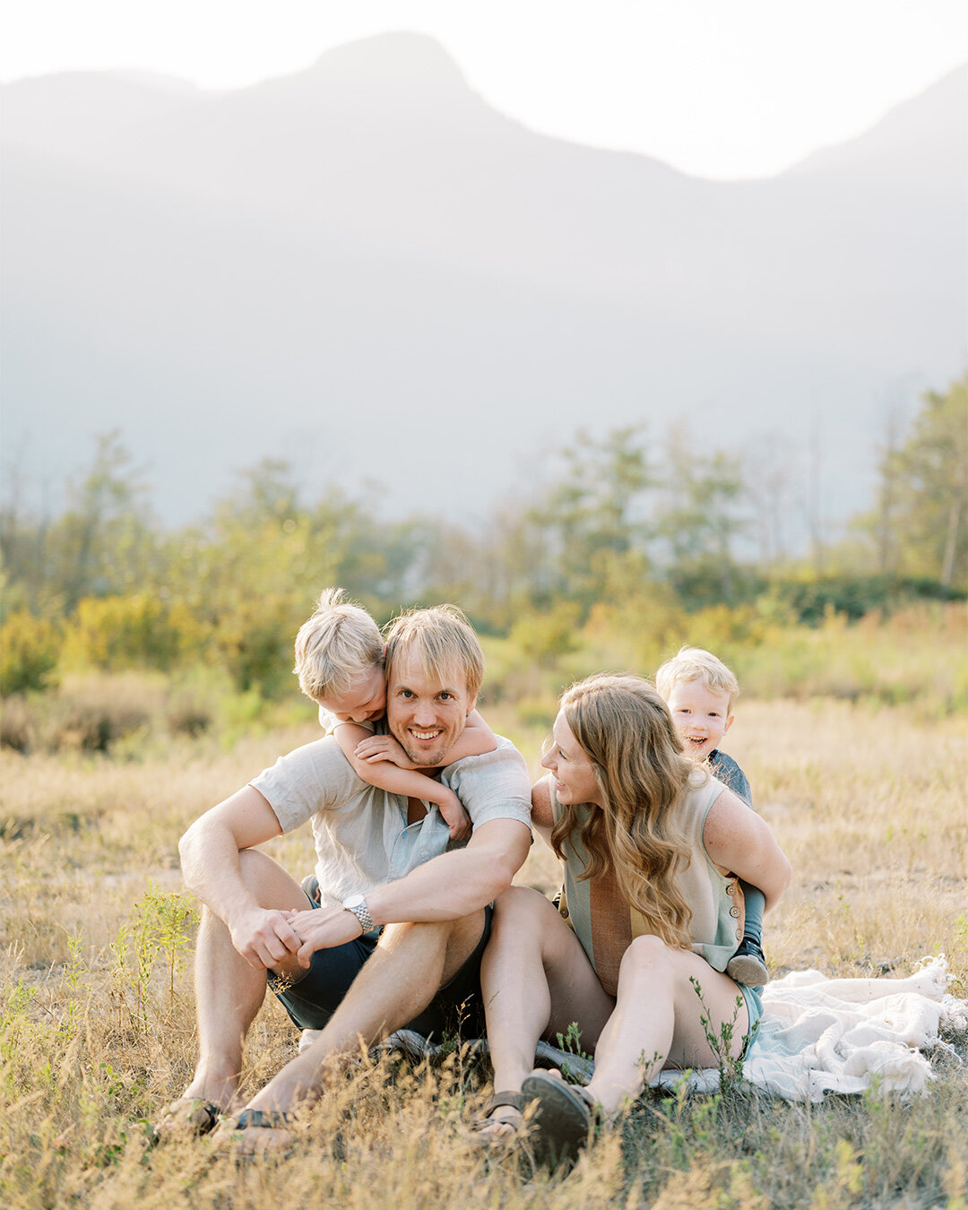 Happy Family Day friends, hope the weekend was filled with many special family memories 🥰
.
.
.
.
.
#vancouverphotographer #vancouverfamilyphotographer #whistlerfamilyphotography #lightinspired #thehonestlens #liveauthenic #momentsofmine #thesincere