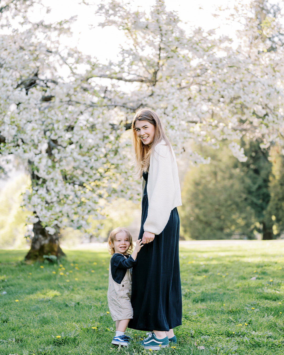 Is that spring in the air?! 🌸🩷 The cherry blossoms are budding and sunshine is making an appearance, yay! If you're interested in a cherry blossom session this year, please reach out asap.
.
.
.
.
.
#mommyandme #motherhood #simplymothers #motherhoo