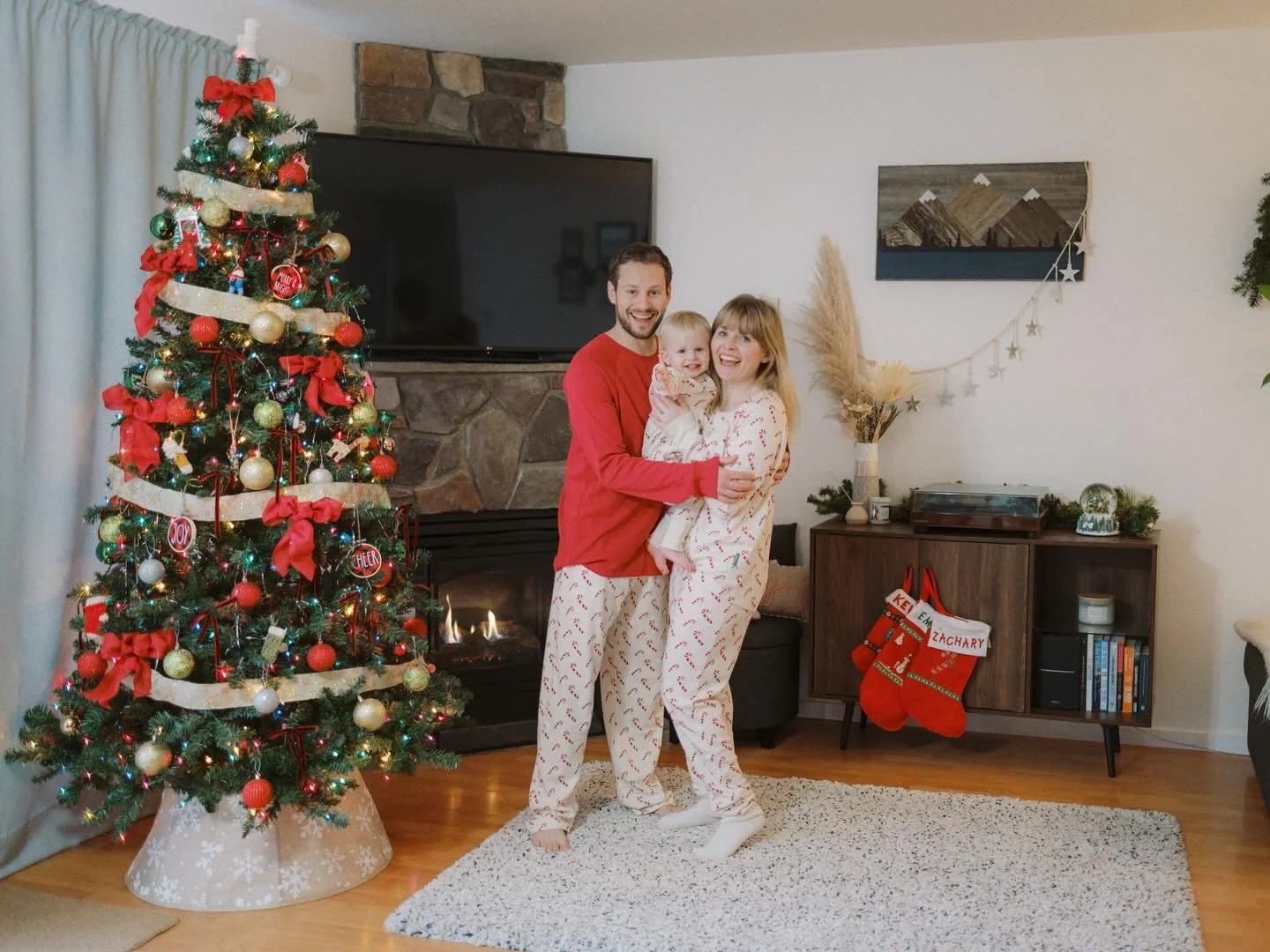 Merry Christmas from my family to yours! ✨🎄

Thank you for an incredible year and for trusting me with your precious memories, forever grateful to you for choosing Emily Mary Photography to capture your stories and for the continued support that mak