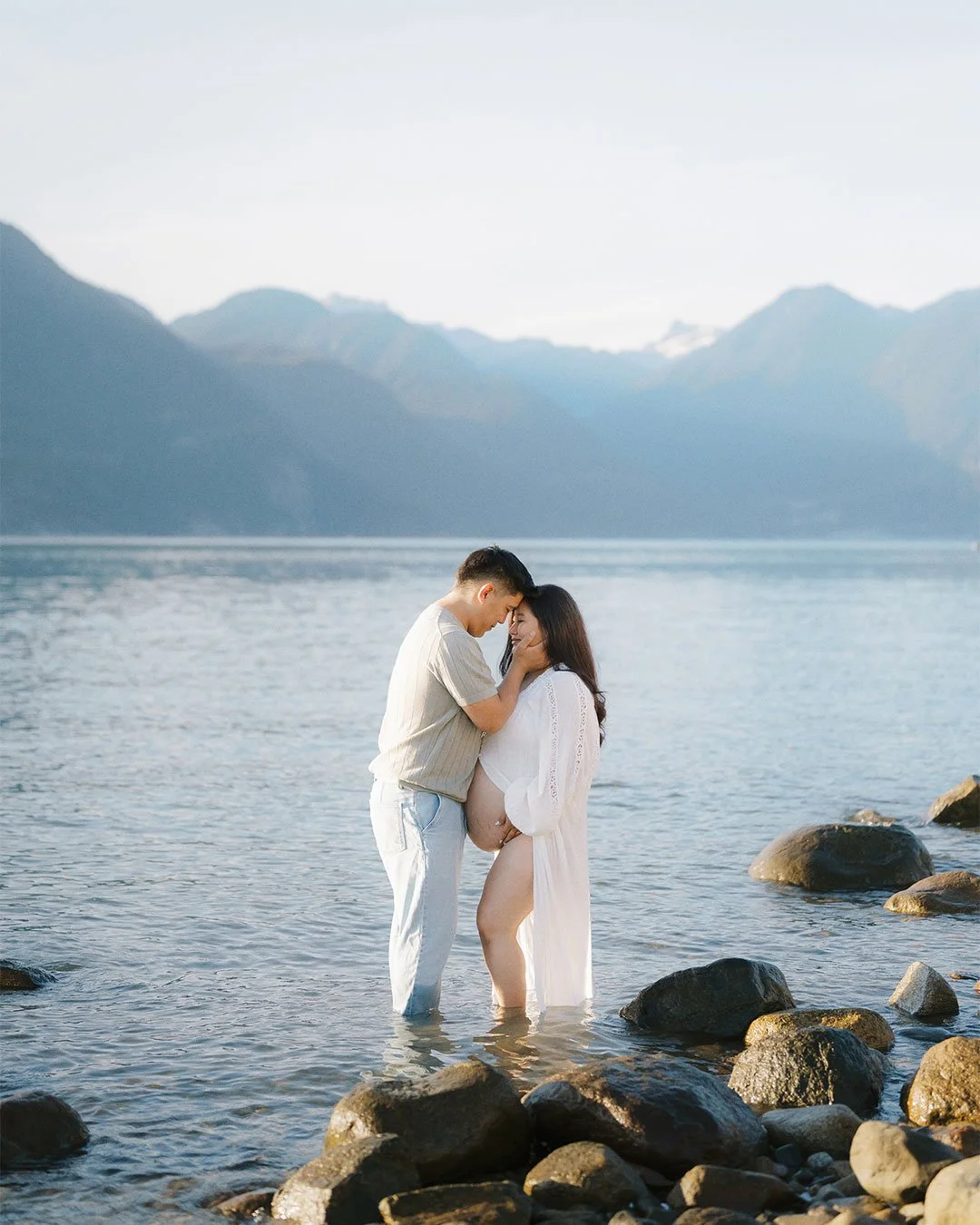 If I only photographed at this location I wouldn't mind &mdash; absolutely the most stunning evening and mama-to-be 🥰

Narrowing these down was hard, so there will be a part II 🤍
-
Squamish Maternity Photographer | Squamish Photographer