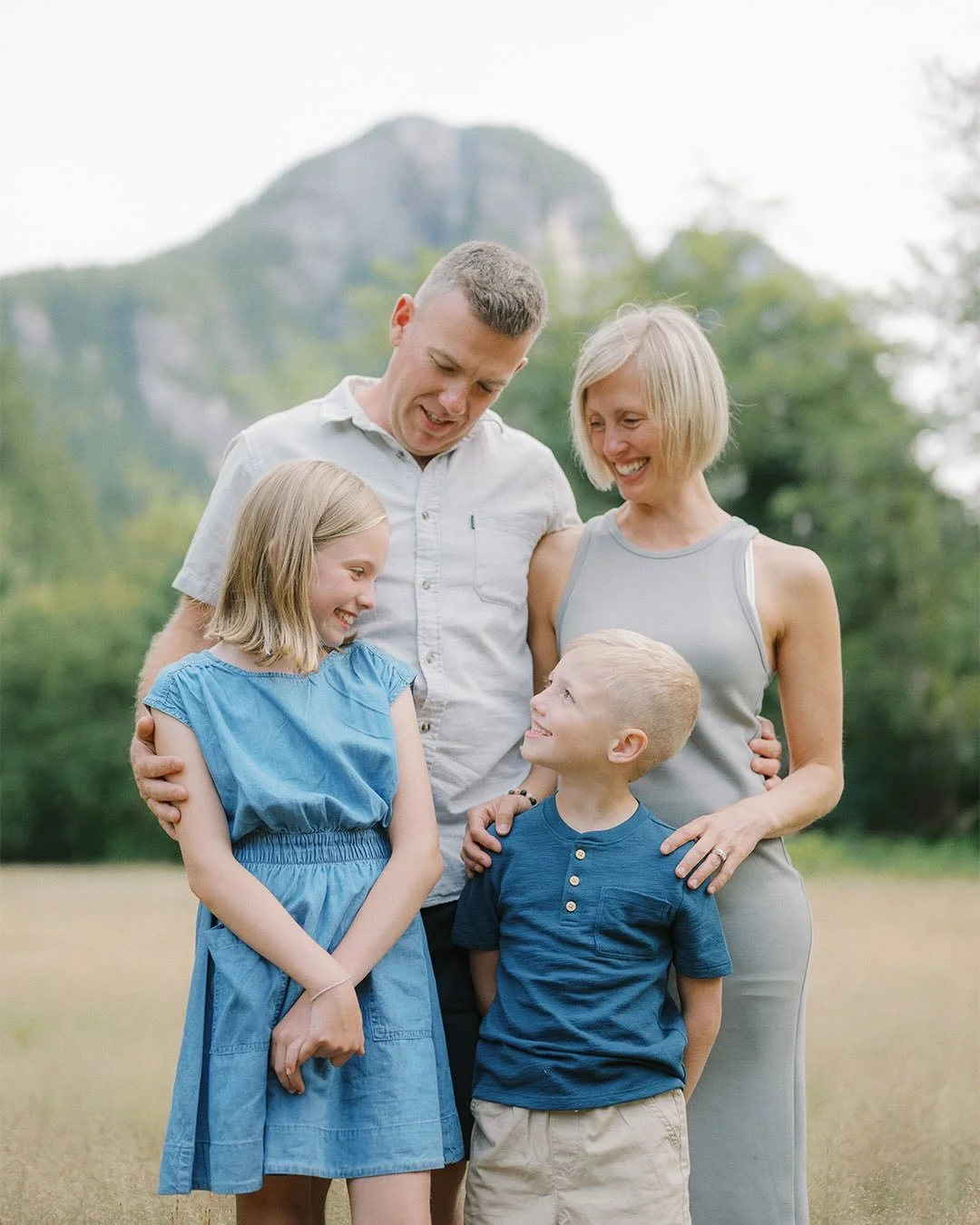 I love seeing the same families every year&hellip; just not so much watching their children grow taller than me 🥲

These are the moments that feel like summer forever &mdash; full of laughter, love, and the bittersweet magic of growing up 🤍
-
Squam