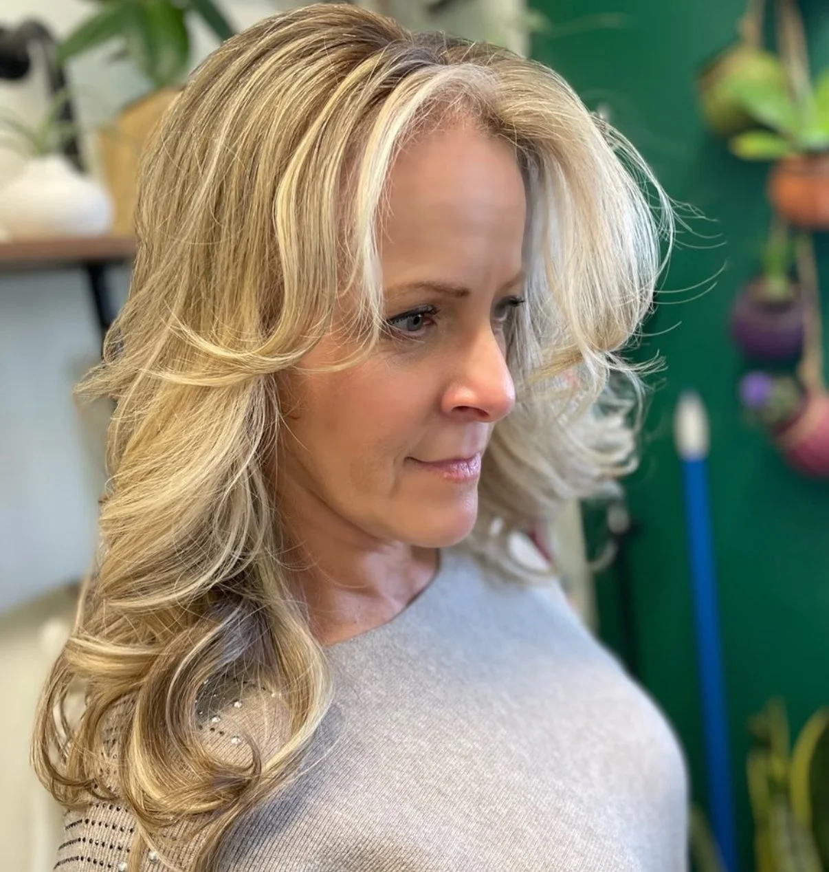Bold, bright face-framing blonde highlights that instantly lift and illuminate the complexion