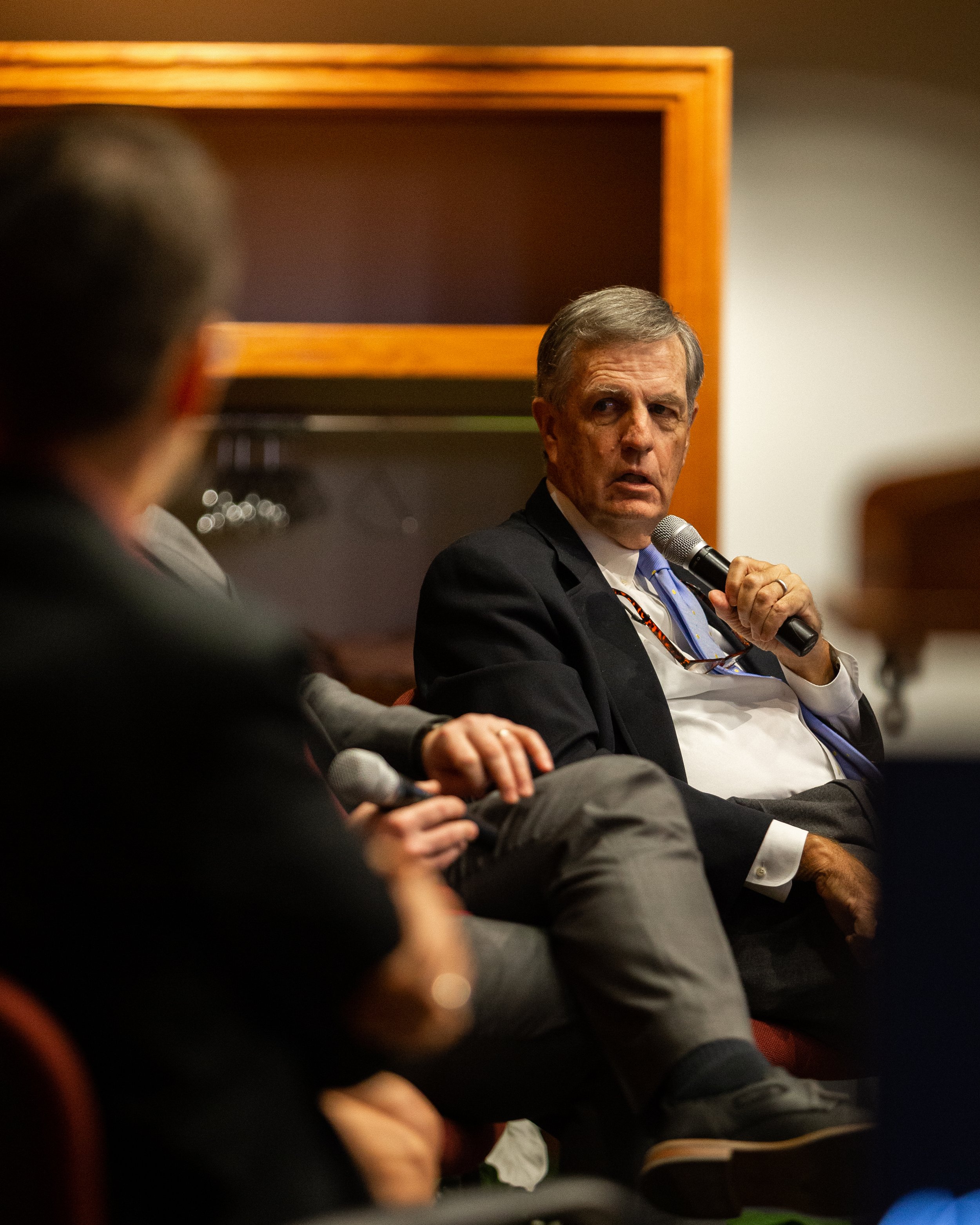 Brit_Hume_talks-10.jpg