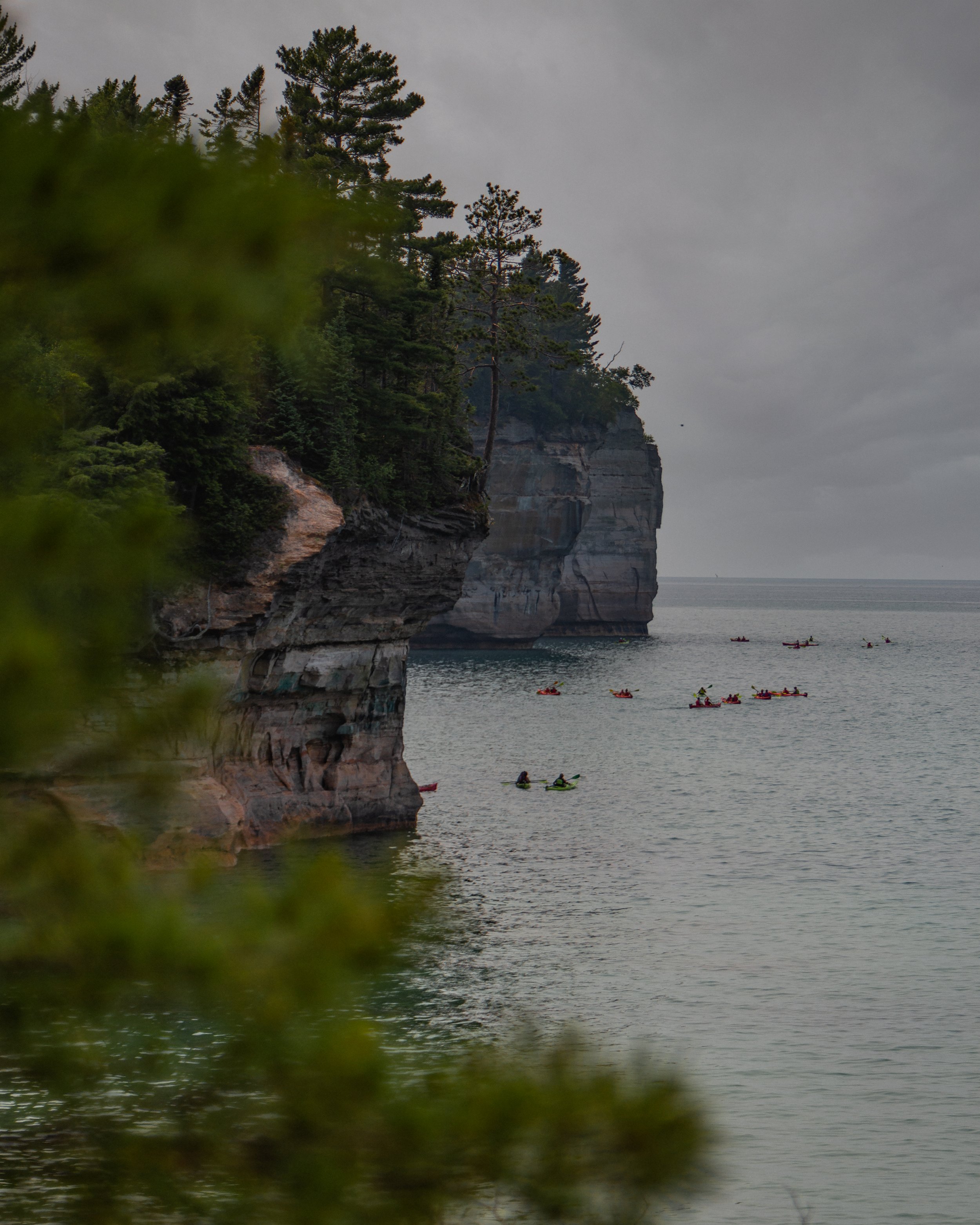 IMG_9181_Canoers_landscape_far.jpg