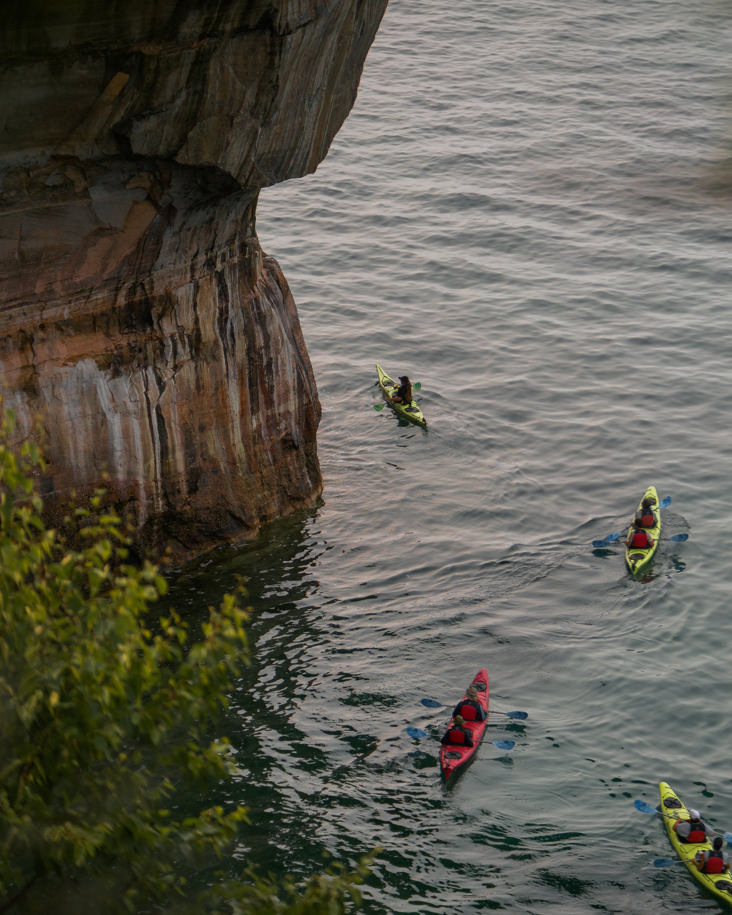 IMG_9296_canoers_landscape_close.jpg