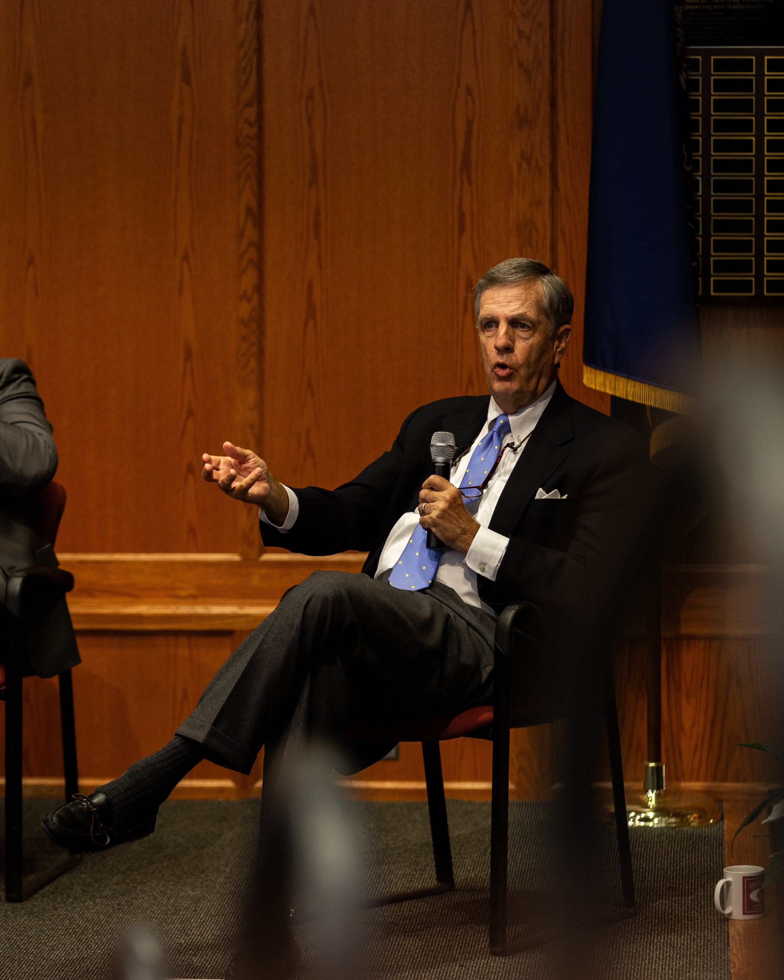 Brit_Hume_talks-5.jpg